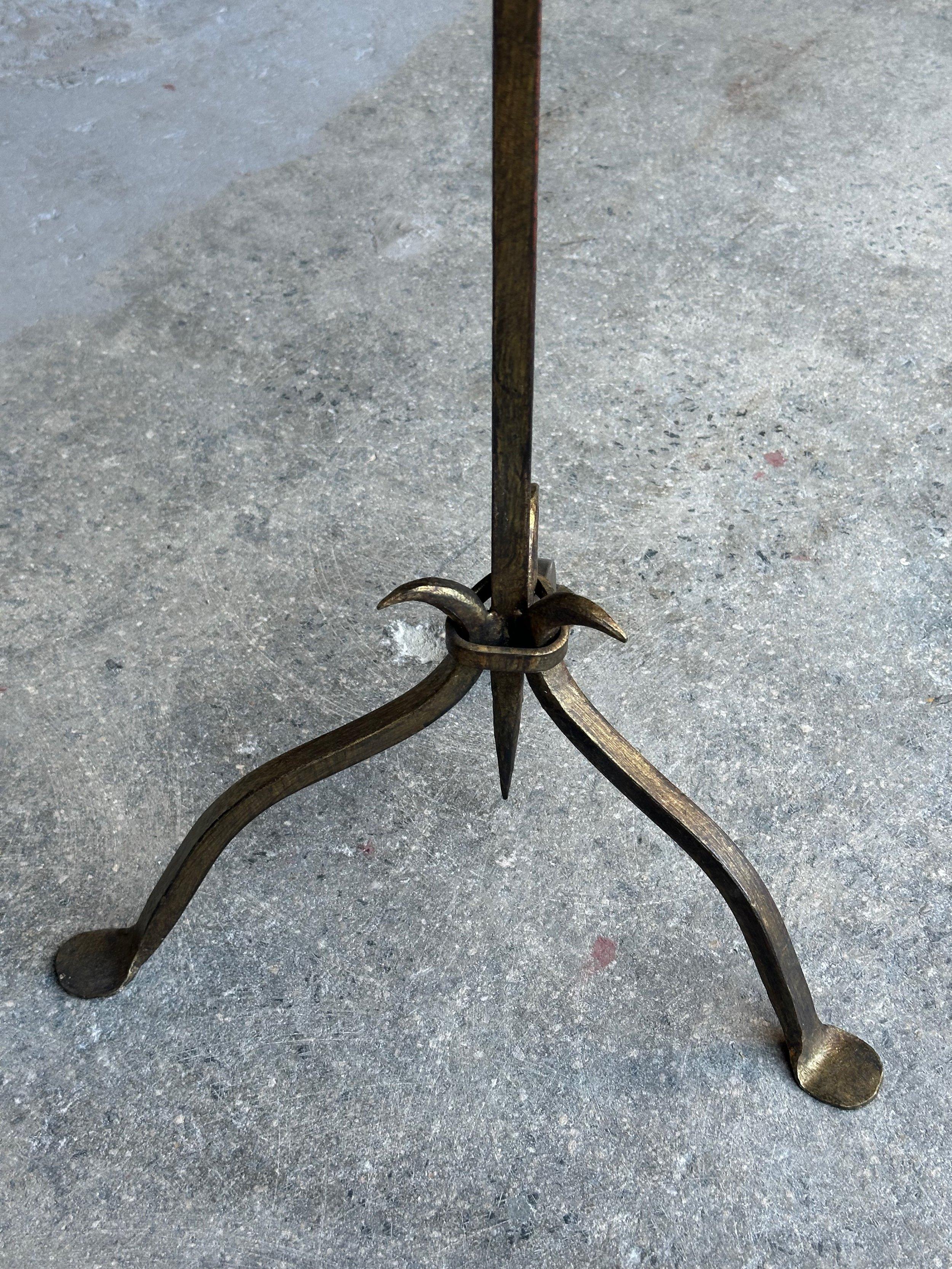 Small Spanish Gilt Drinks Table with Pointed Stem For Sale 3