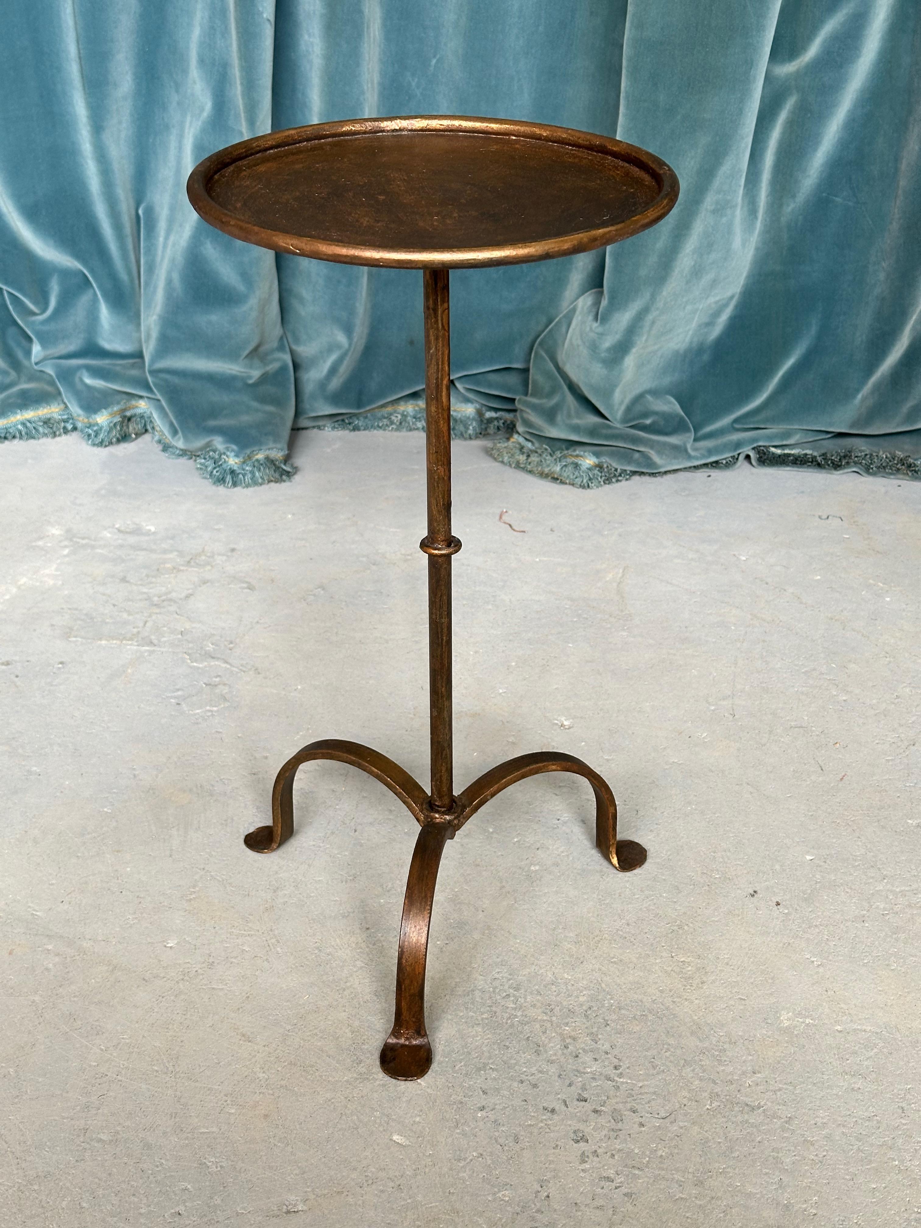 Small Spanish Gilt Iron Drinks Table on a Curved Tripod Base For Sale 4