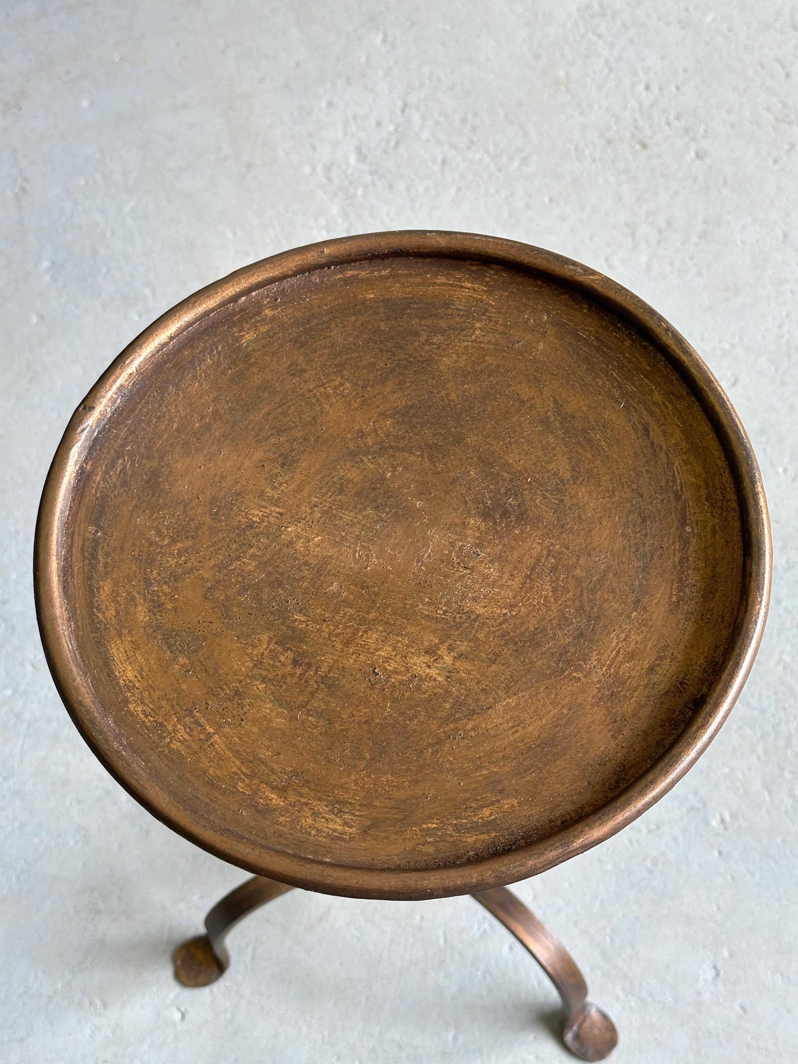 Small Spanish Gilt Iron Drinks Table on a Curved Tripod Base For Sale 3