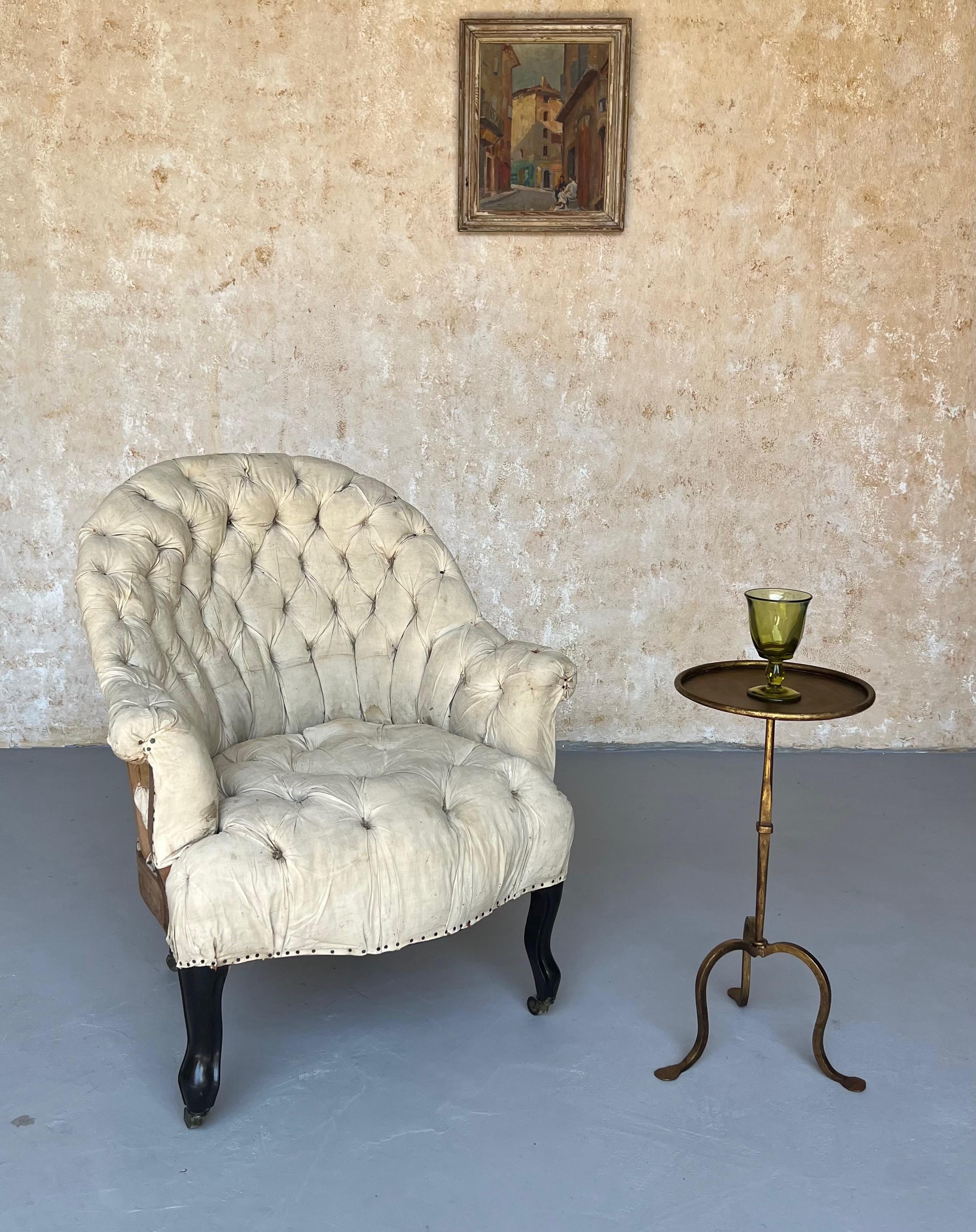 Petite table à boire espagnole en fer doré avec base tripode en vente 6