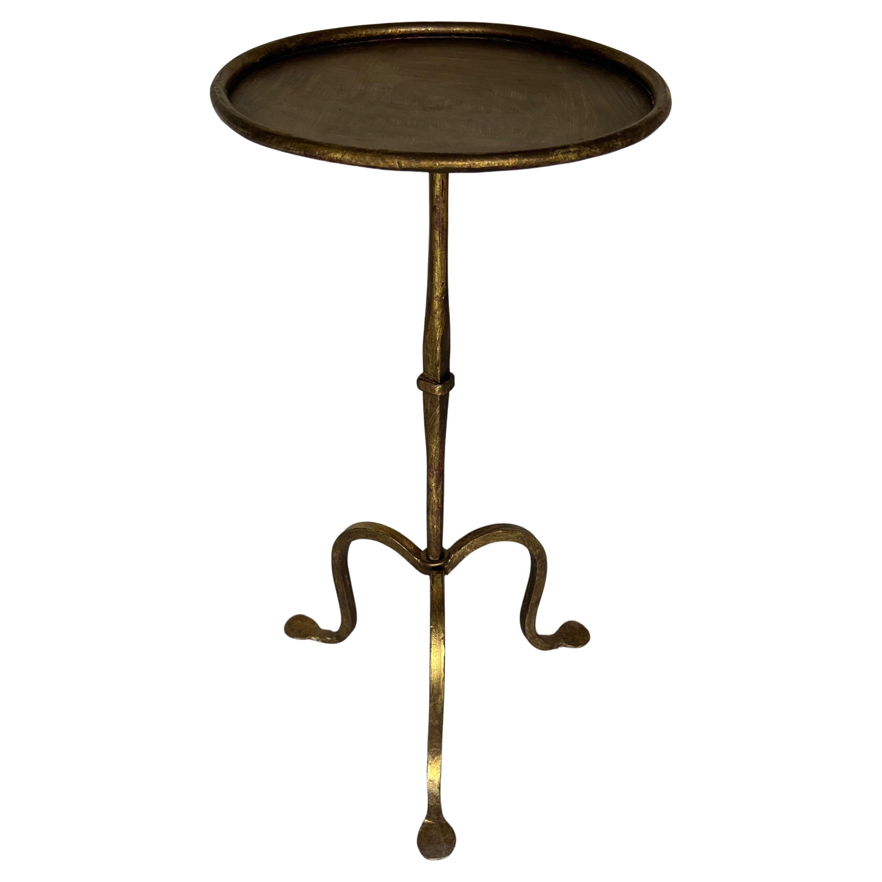 Petite table à boire espagnole en fer doré avec base tripode
