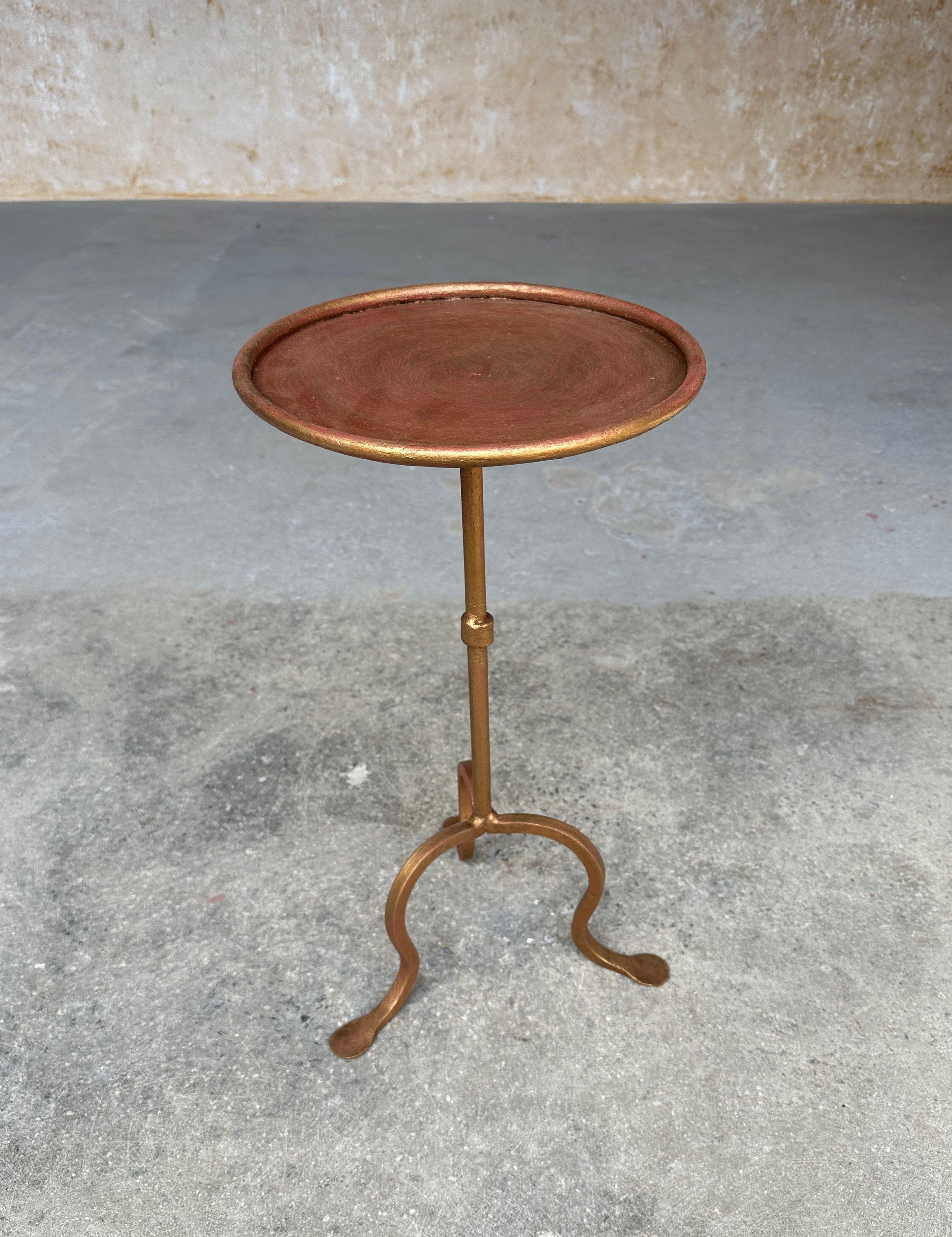 Small Spanish Gilt Iron Drinks Table with Curved Legs In Good Condition For Sale In Buchanan, NY