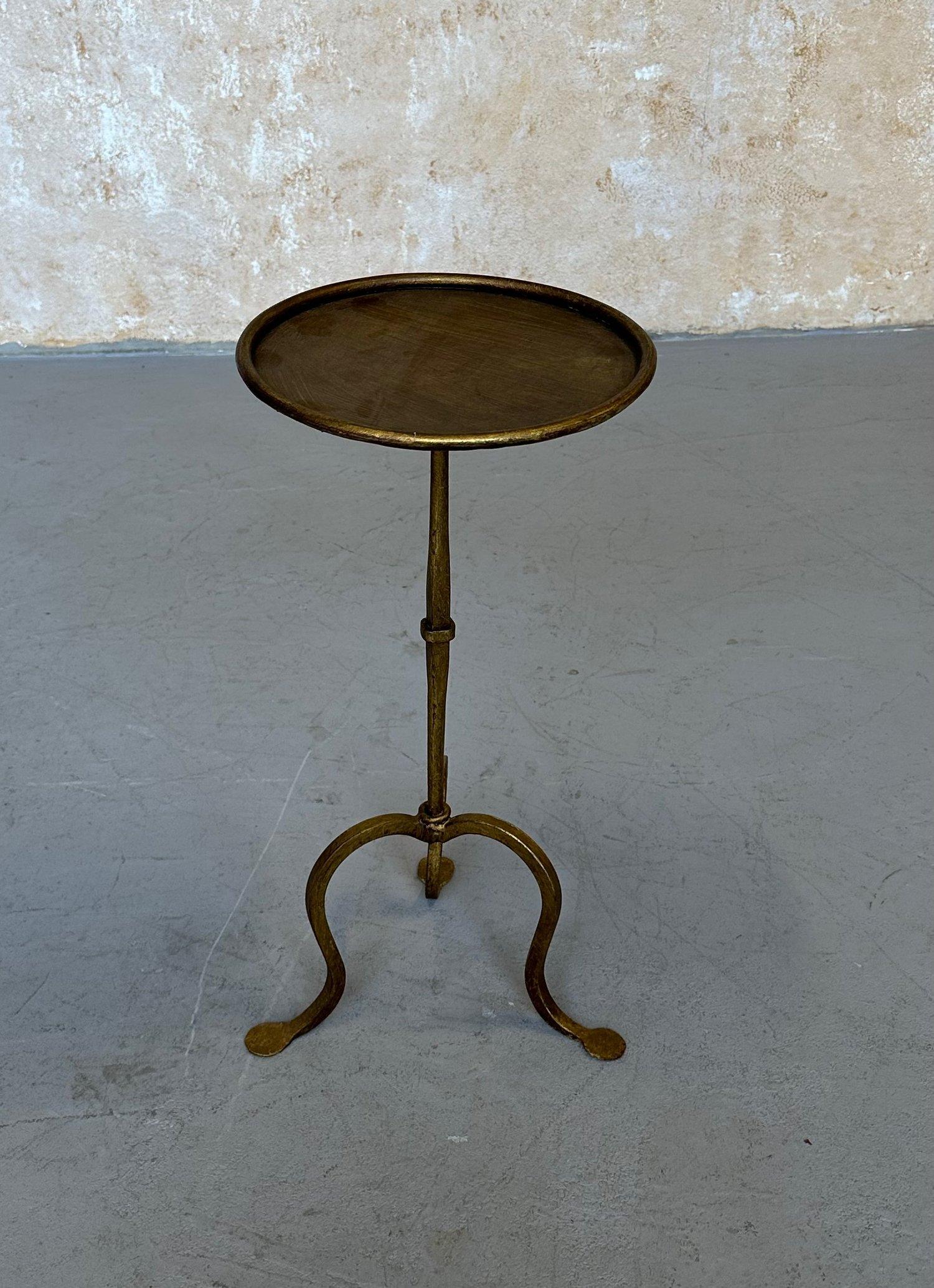 Small Spanish Gilt Iron Drinks Table with Curved Legs In Good Condition In Buchanan, NY