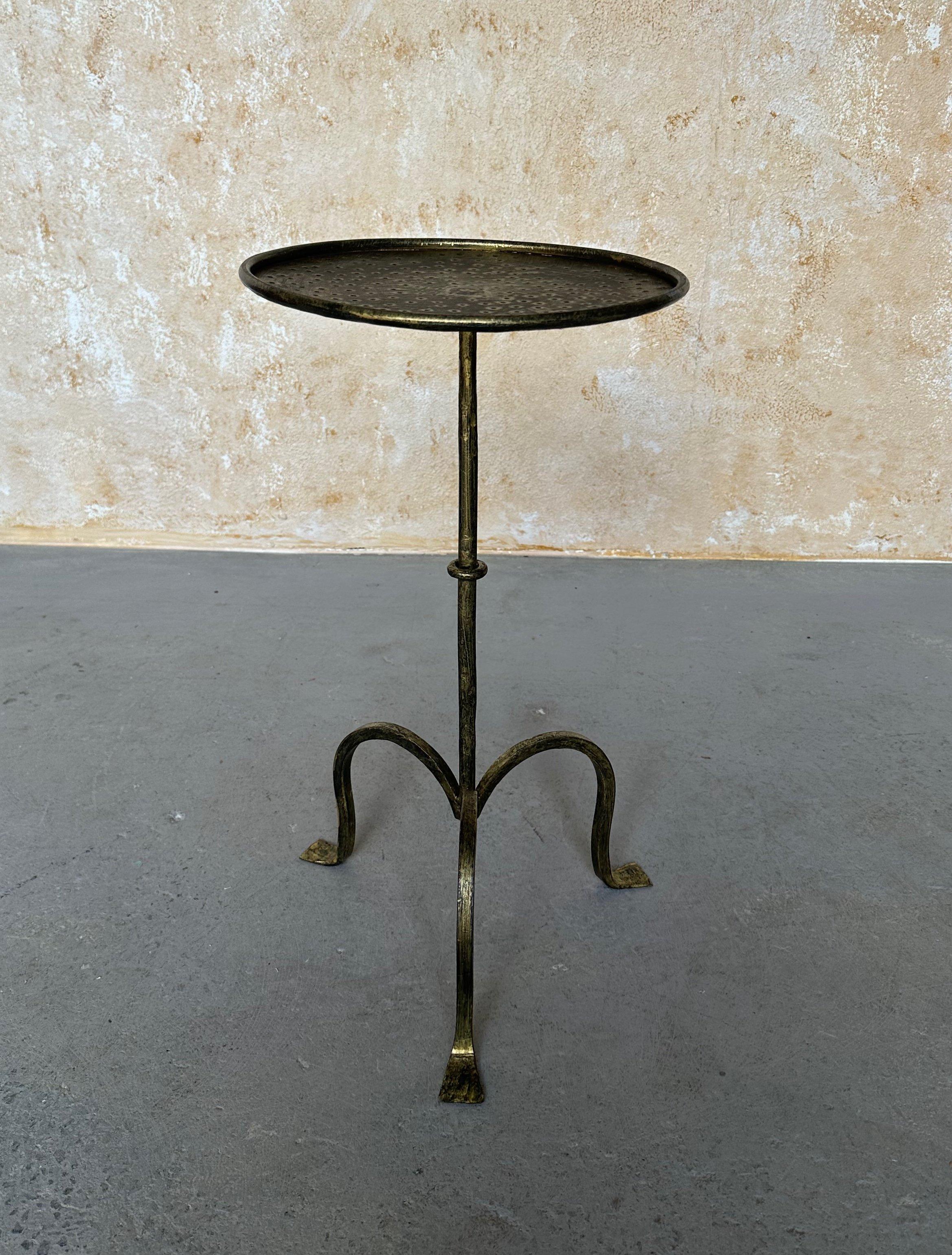 This elegant Spanish end table was recently created by skilled European artisans using traditional iron working techniques. Hand-forged from iron, it features a stem with a central ring detail mounted on a sturdy tripod base with curved legs. The
