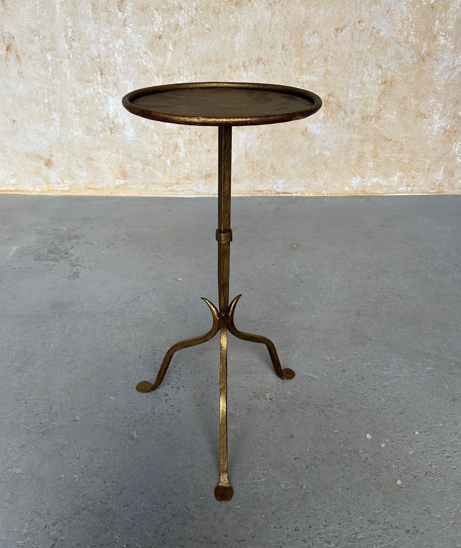 This lovely Spanish iron side table was recently hand crafted by skilled artisans and features a distinctive design with a central stem that tapers to a fine point, attached to a sturdy tripod base that comprises three subtly curved legs. A rolled