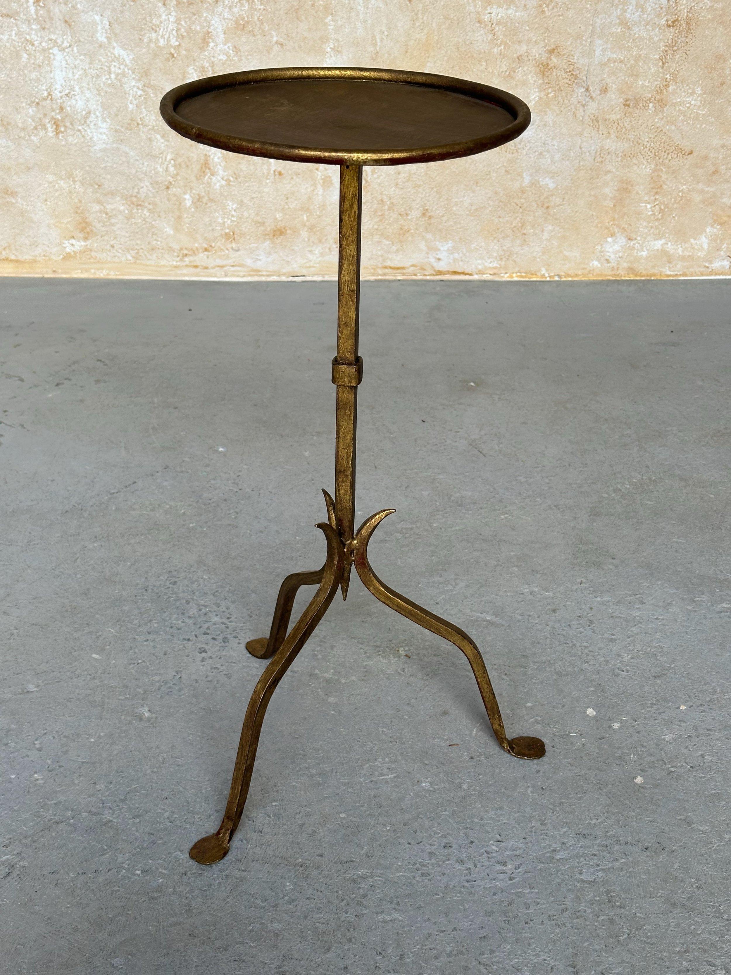 Small Spanish Iron Drinks Table with Pointed Stem In Good Condition For Sale In Buchanan, NY