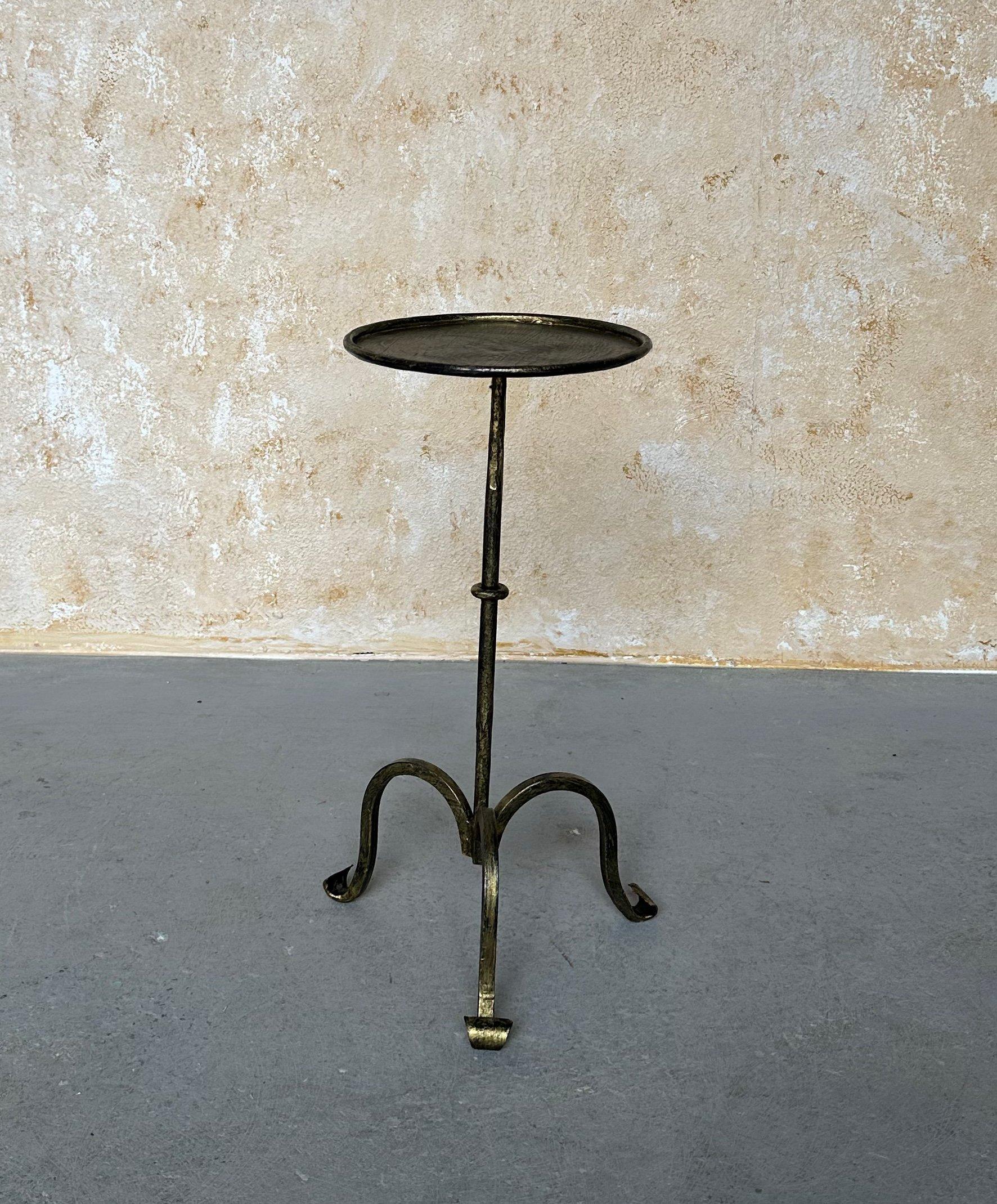 Small Spanish Iron Drinks Table with Scrolled Feet In Good Condition In Buchanan, NY