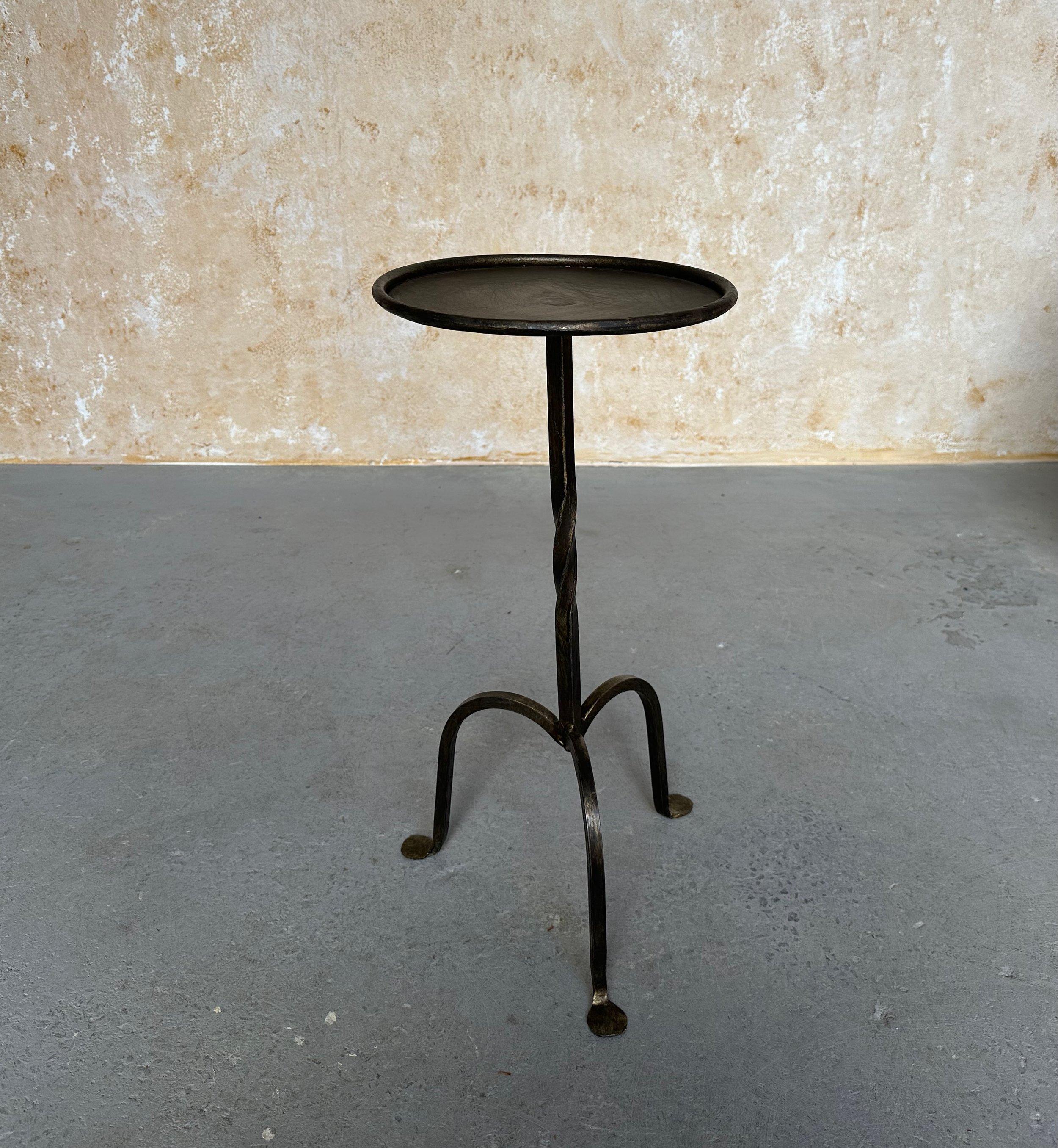 Small Spanish Iron Drinks Table with Twisted Stem In Good Condition For Sale In Buchanan, NY