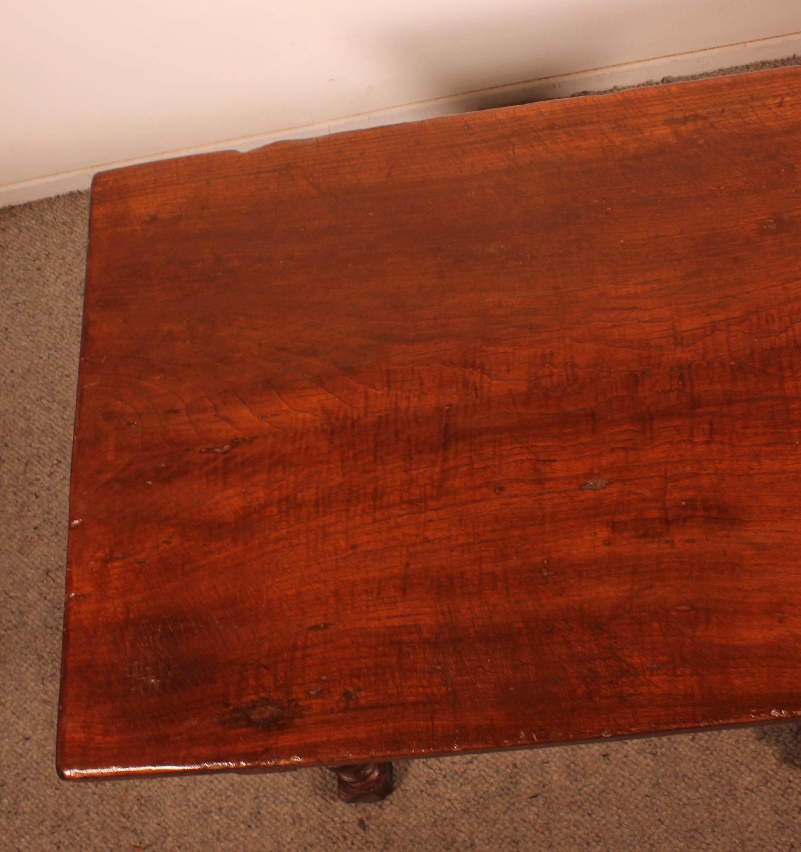 Small Spanish Table From The 17th Century For Sale 6