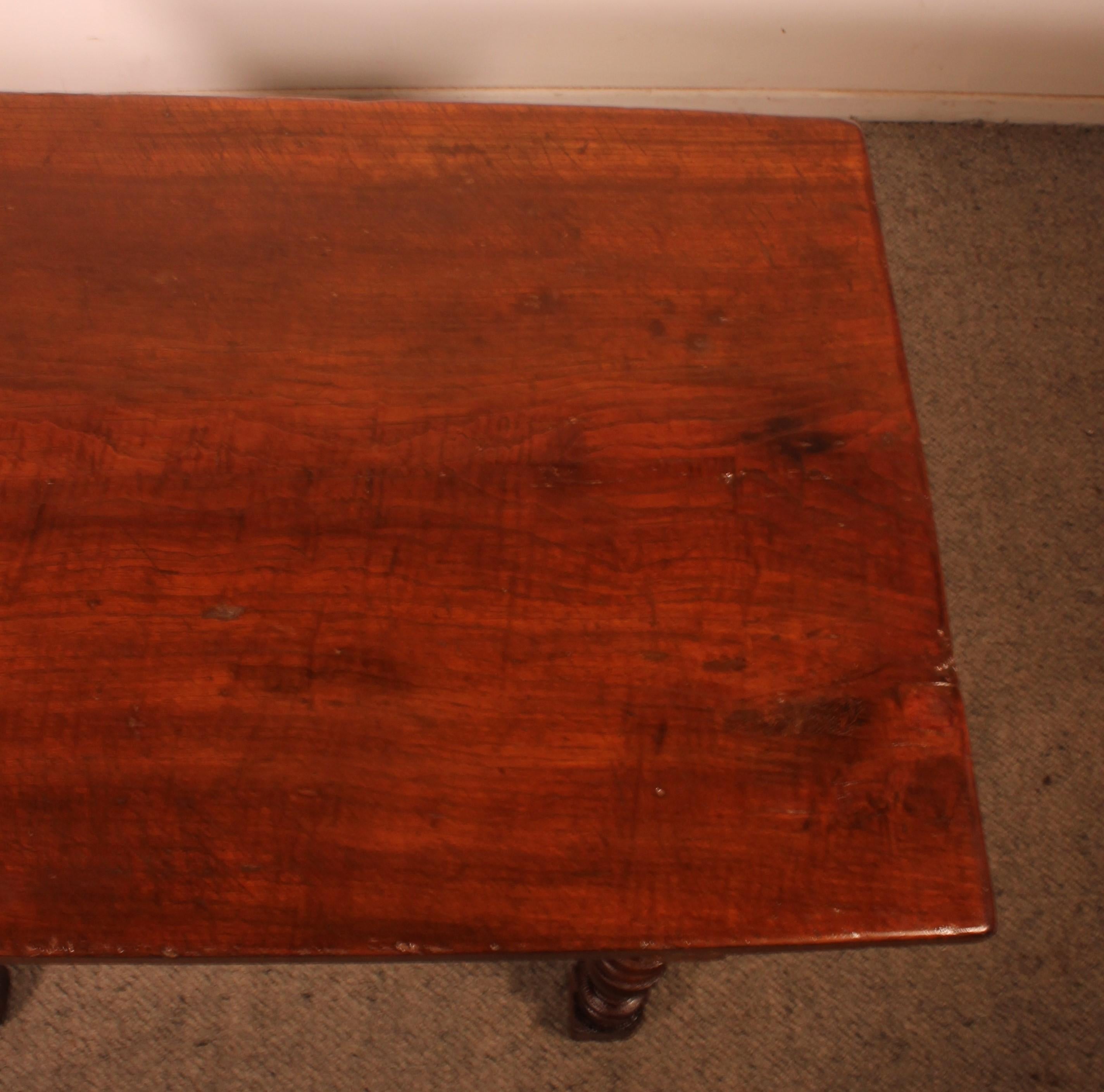 Small Spanish Table From The 17th Century For Sale 7