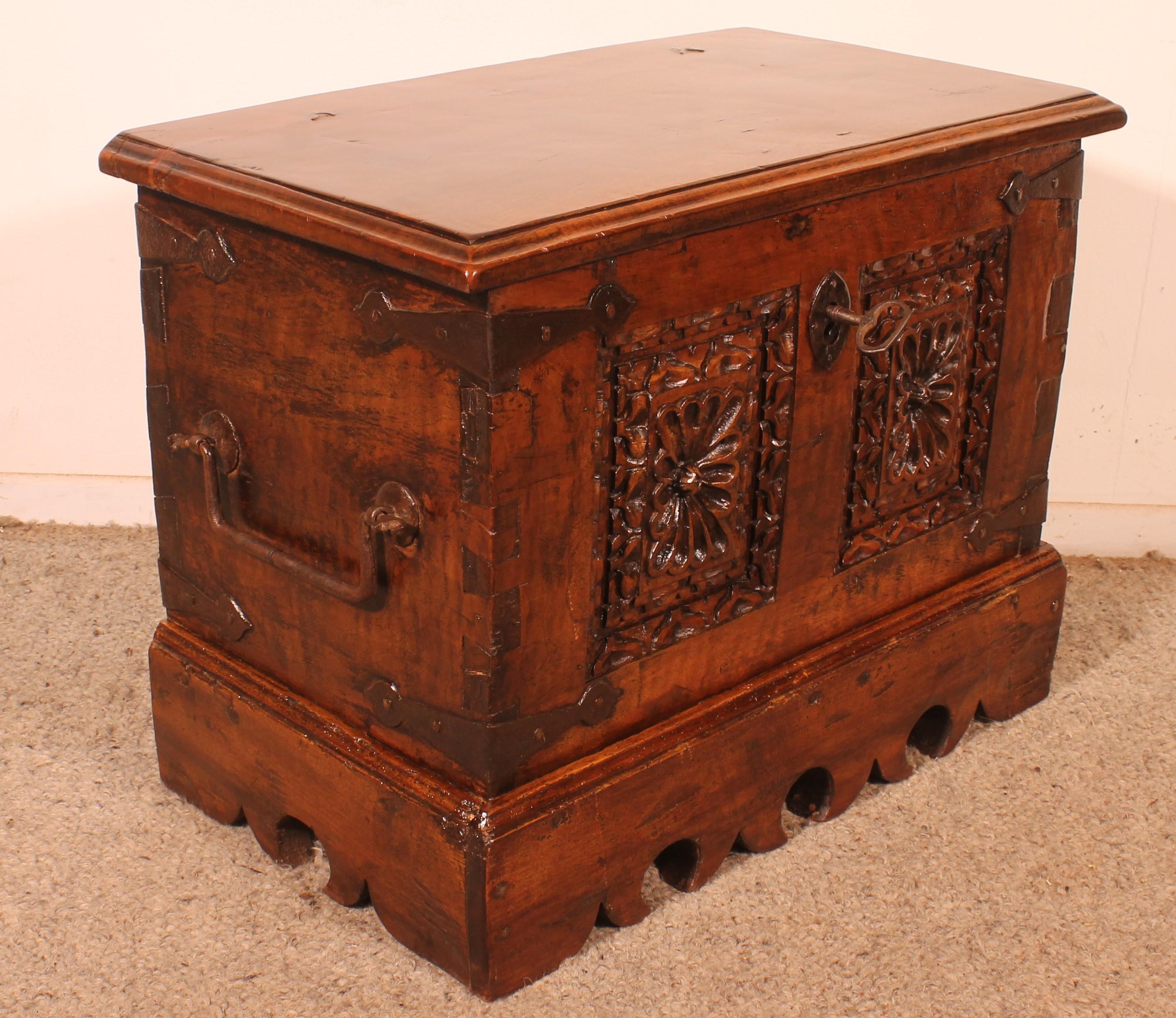 Small Spanish Walnut Chest - 17th Century For Sale at 1stDibs