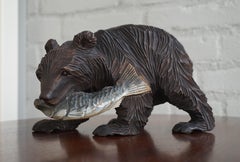 Small & Special Style Hand Carved Hunting Grizly Bear Sculpture with Salmon 1930