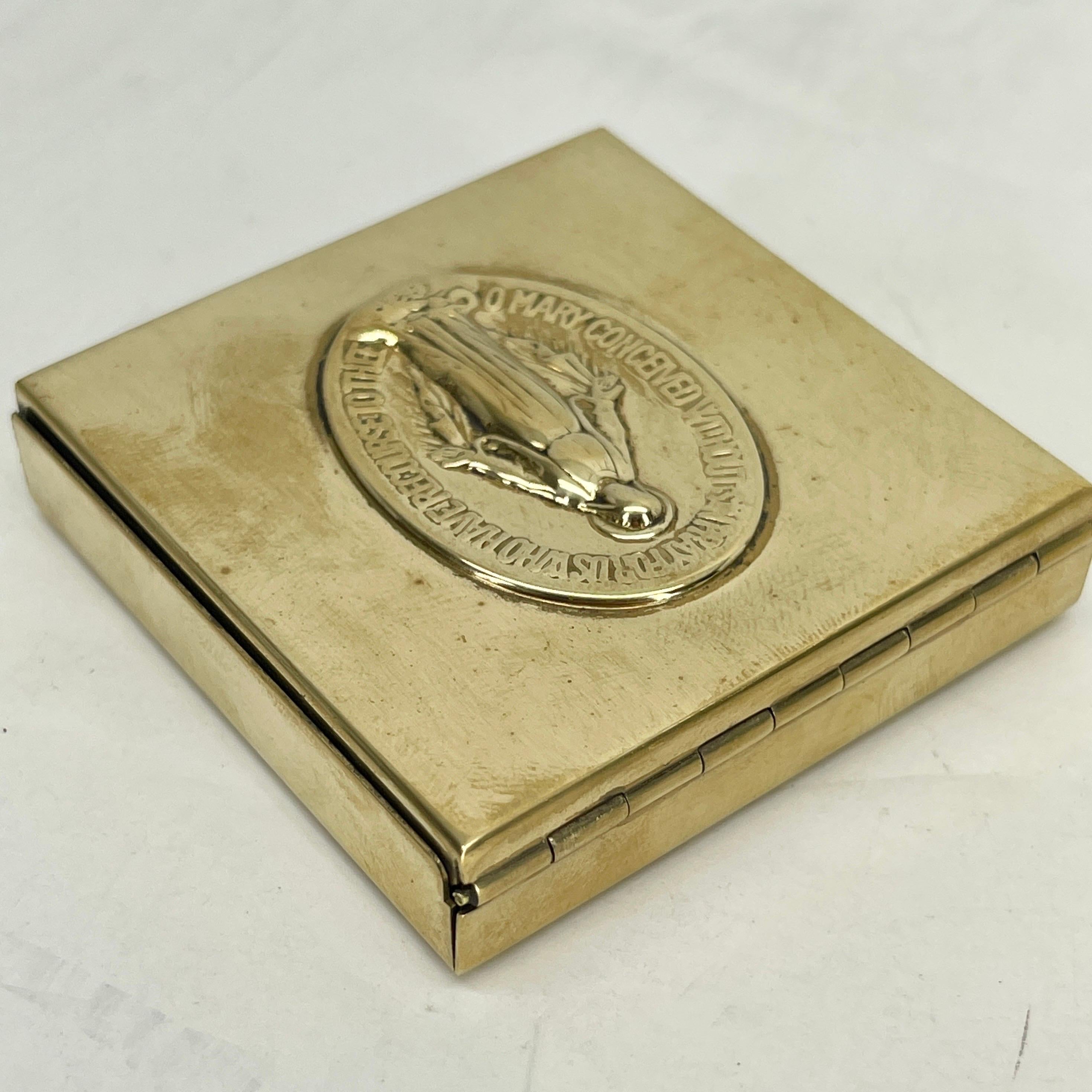 Petite boîte carrée en laiton avec signature d'ange, Amérique, début du 20e siècle en vente 2