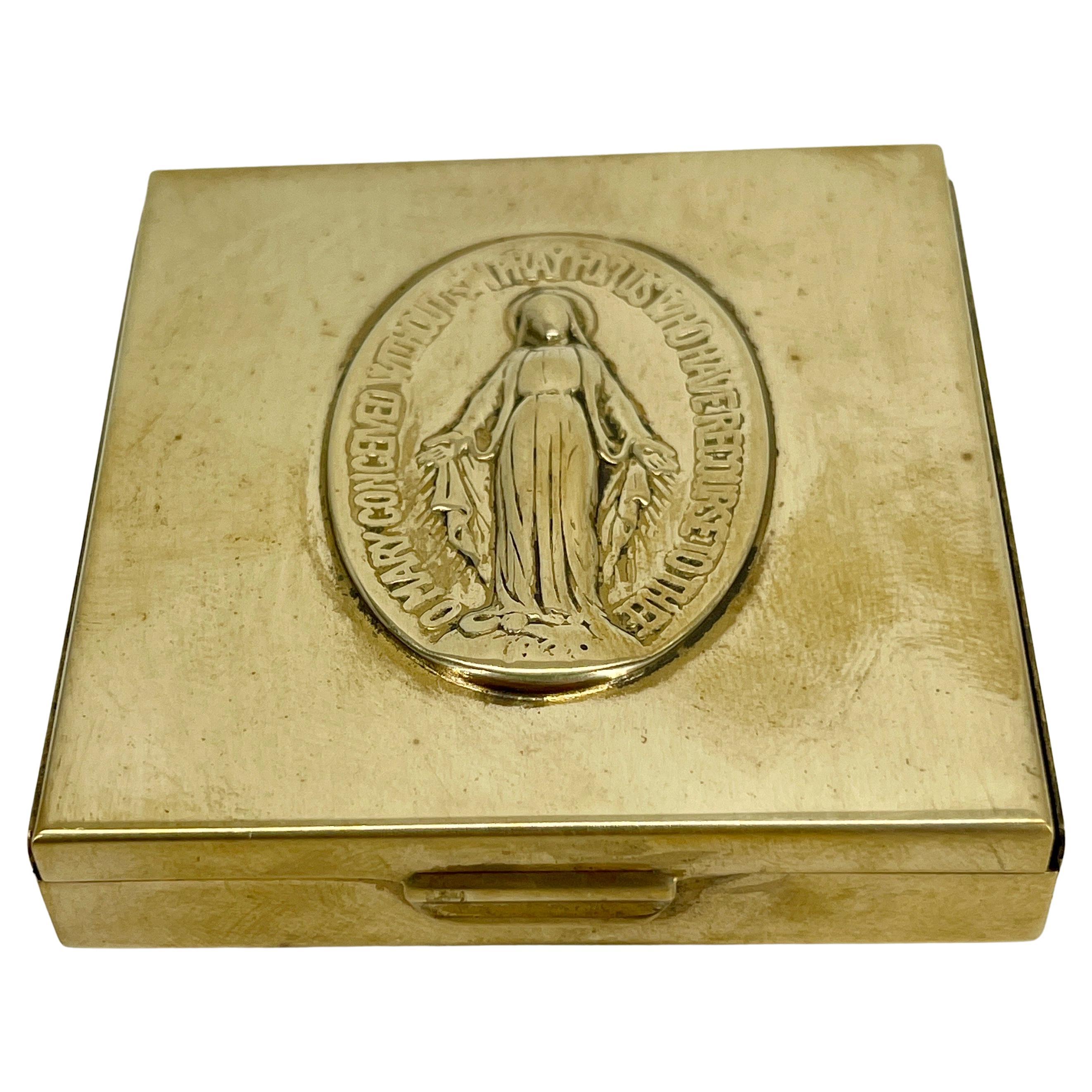 Petite boîte carrée en laiton avec insigne d'ange, Amérique, début du 20e siècle. Ce site  Cette boîte de style Empire complète à merveille une collection de ces boîtes classiques en laiton. Cette boîte est très fonctionnelle et peut être utilisée