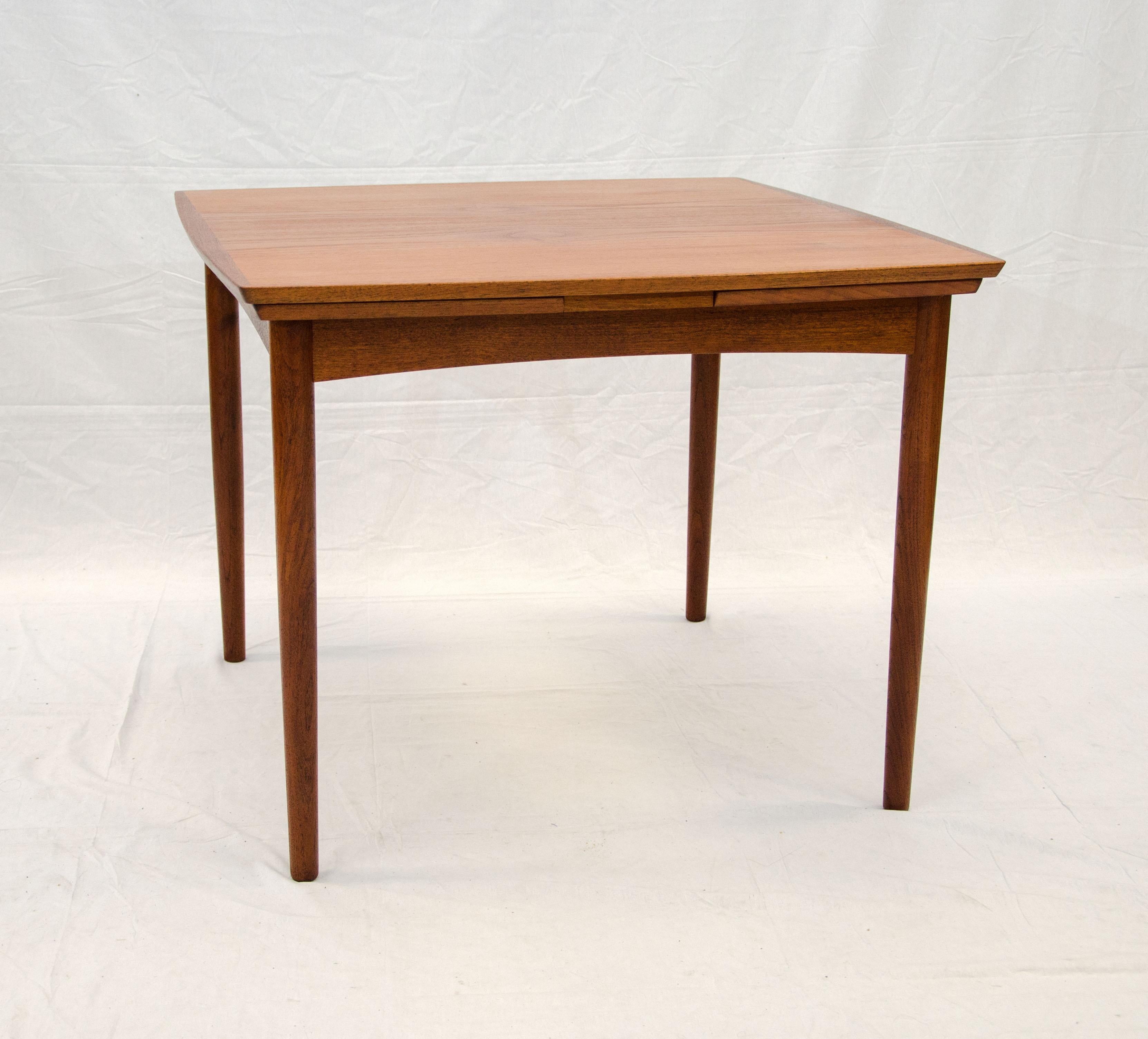 Nice small Danish teak table perfect for a small dining or breakfast area. The table has round tapered legs and two 12 3/4