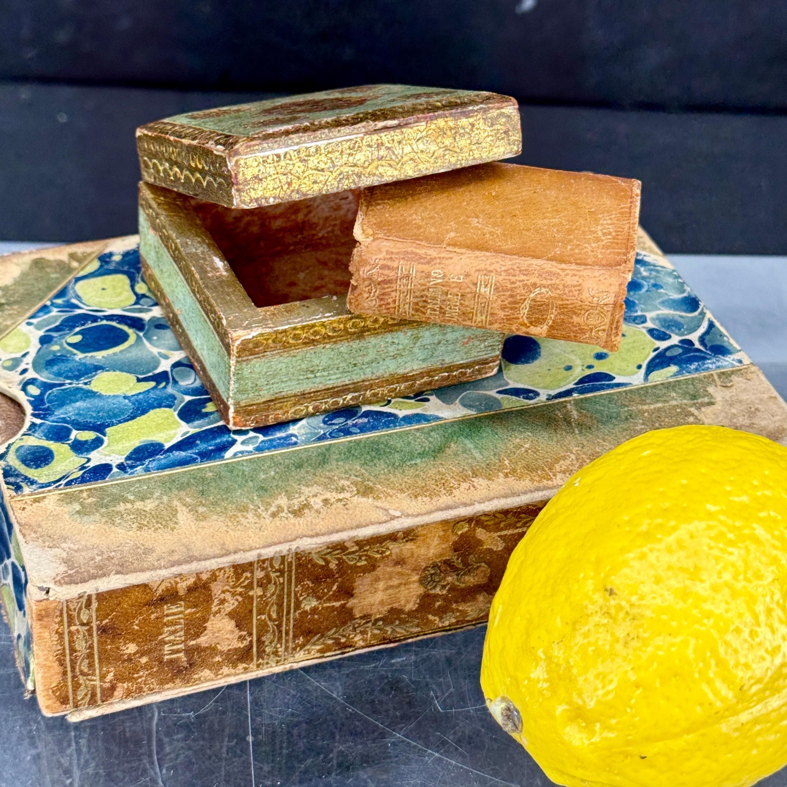 Small Square Florentine Green and Gilt Wood Trinket Box For Sale 4