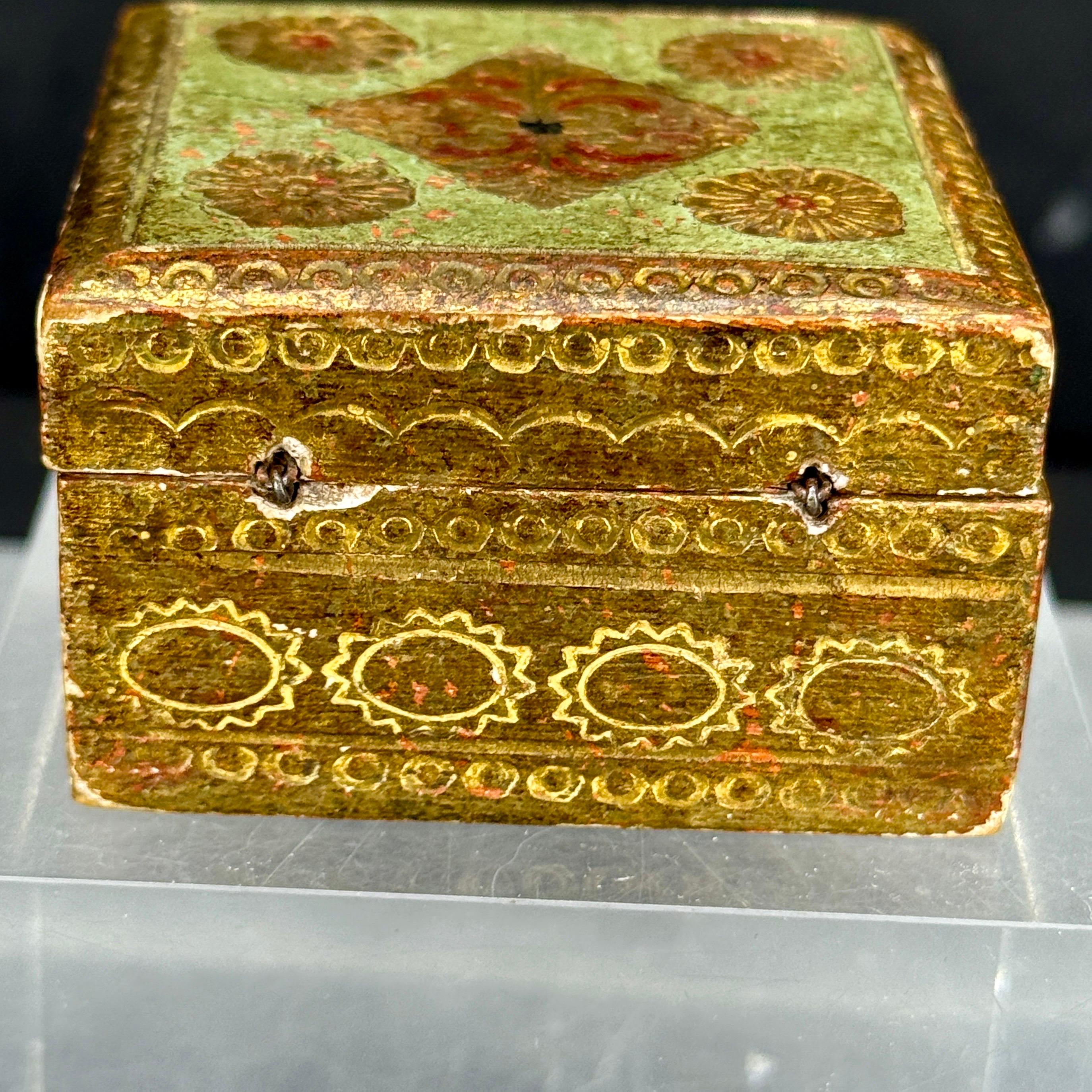 Italian Small Square Florentine Green and Gilt Wood Trinket Box For Sale