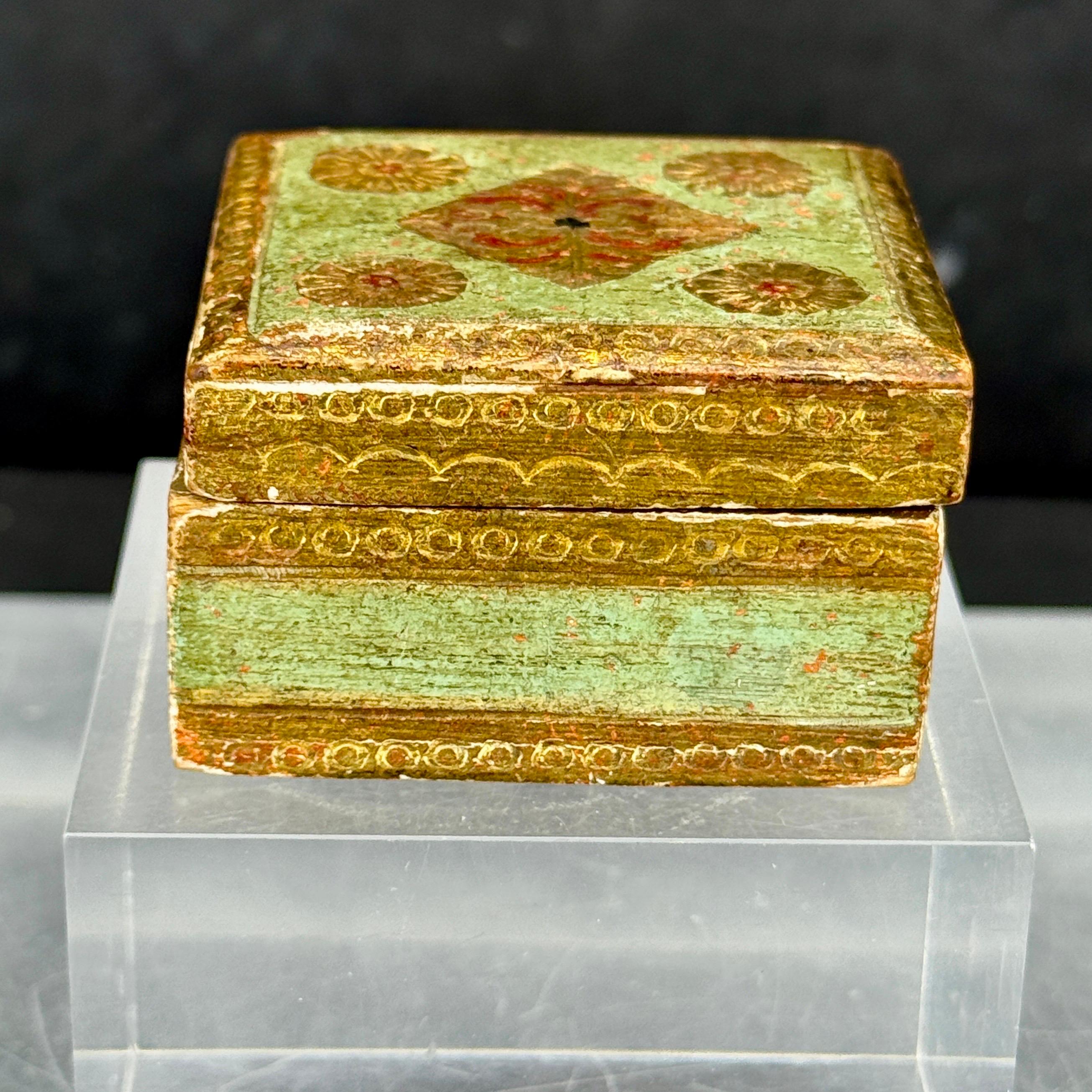Hand-Crafted Small Square Florentine Green and Gilt Wood Trinket Box For Sale