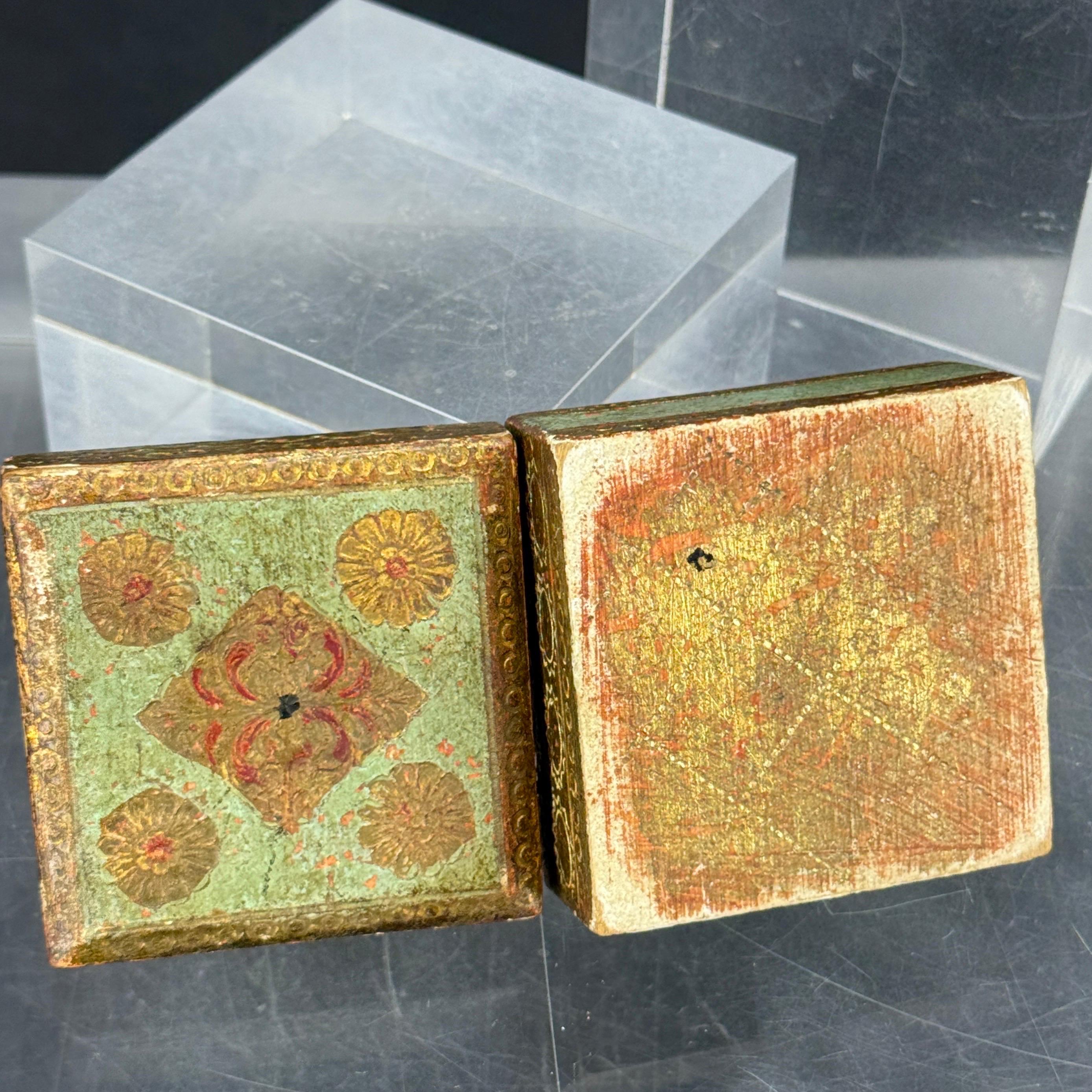 Small Square Florentine Green and Gilt Wood Trinket Box For Sale 2