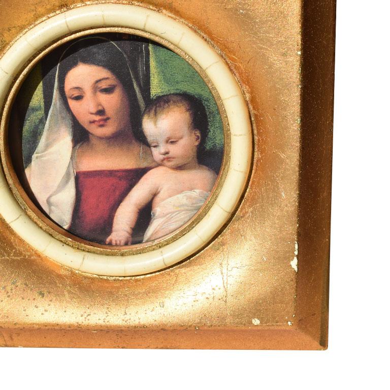 Chinois Petit cadre photo carré doré avec Madonna et enfant en vente