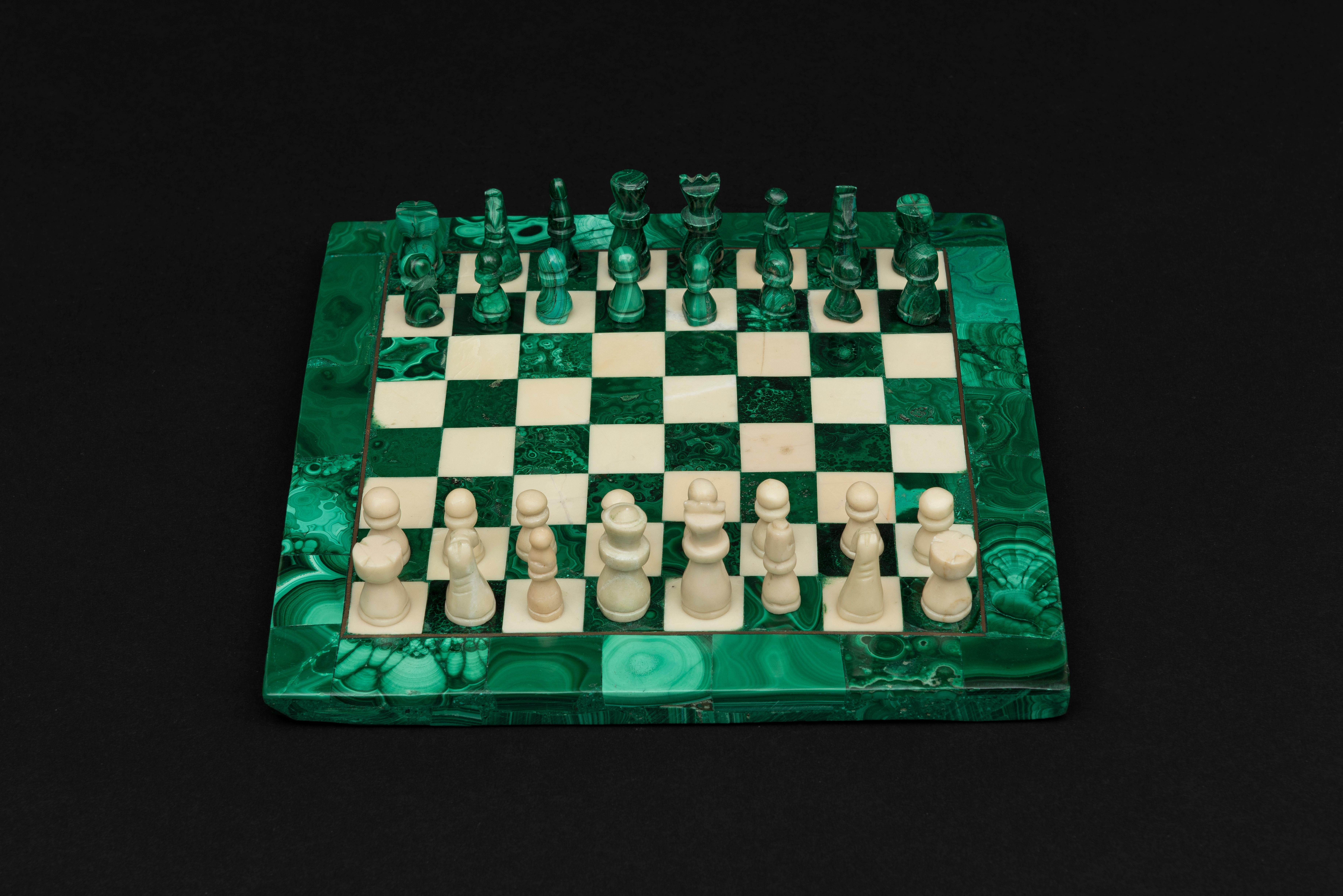 Mid-Century moderno Piccola scacchiera quadrata in malachite e marmo in vendita
