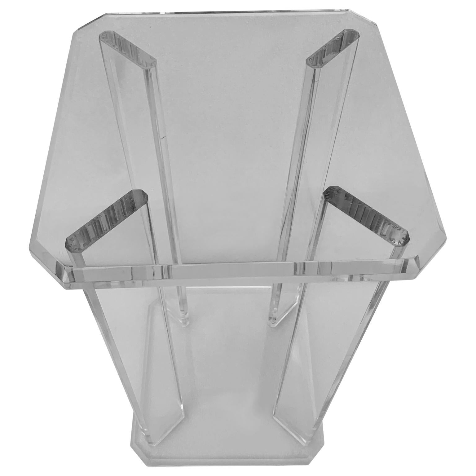 Small Square Mid-Century Modern Lucite Pedestal For Sale 2