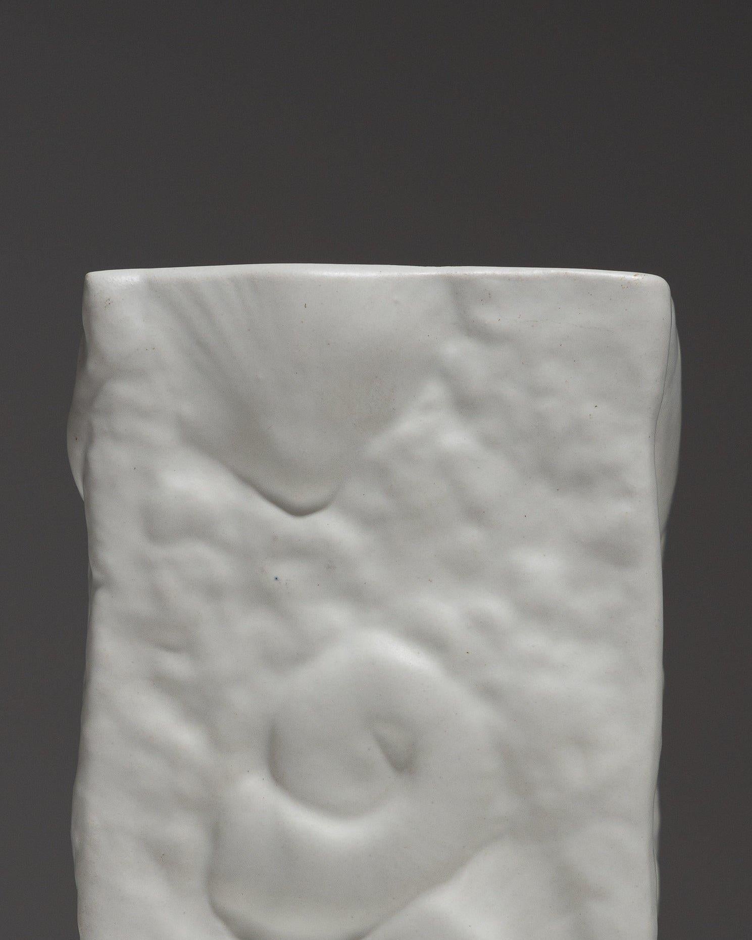 Piccolo vaso quadrato in porcellana, anni '80 In condizioni buone in vendita a PARIS, FR