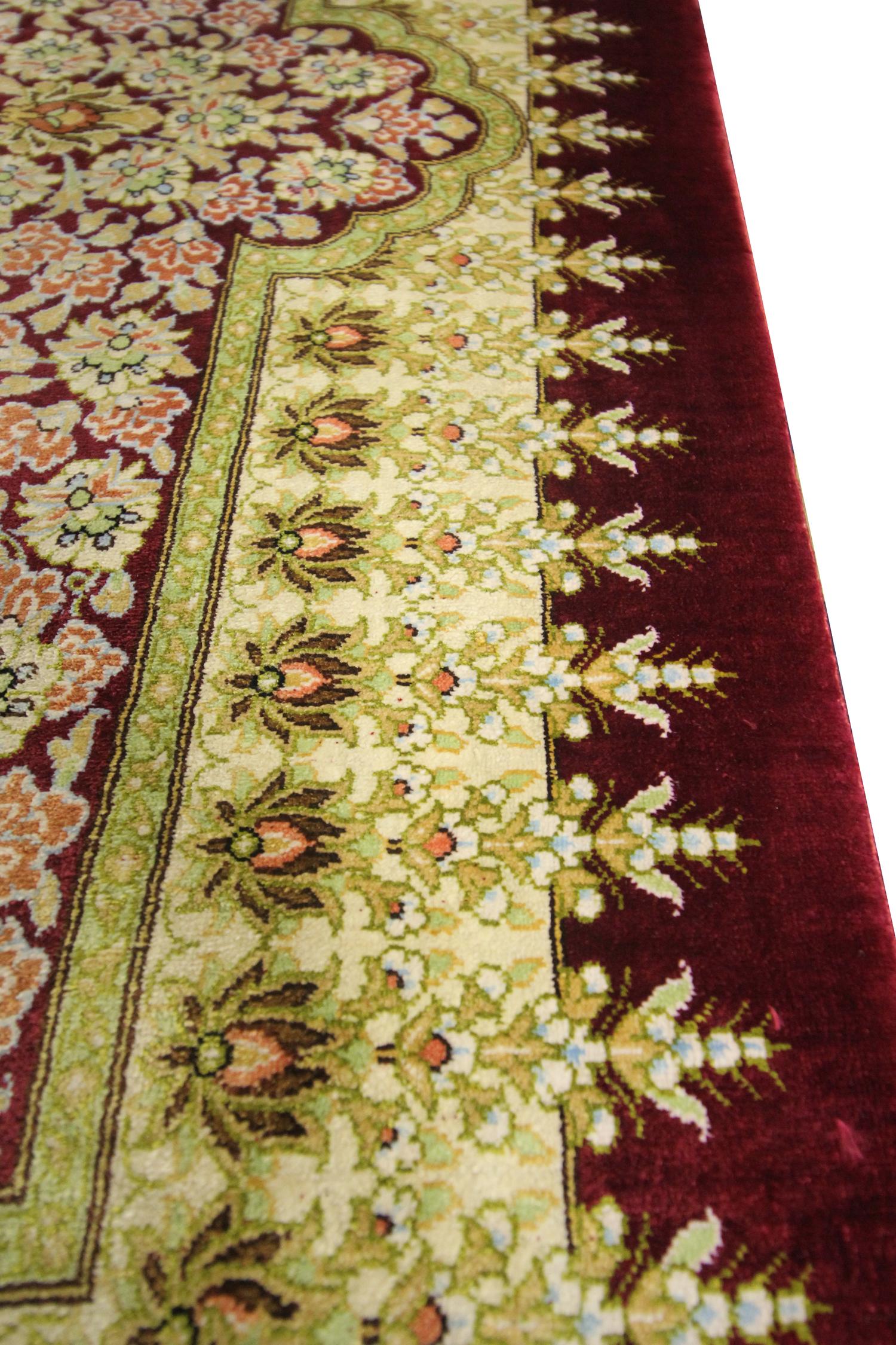 Petit tapis carré fait main, tapis oriental en laine rouge crème en vente 1