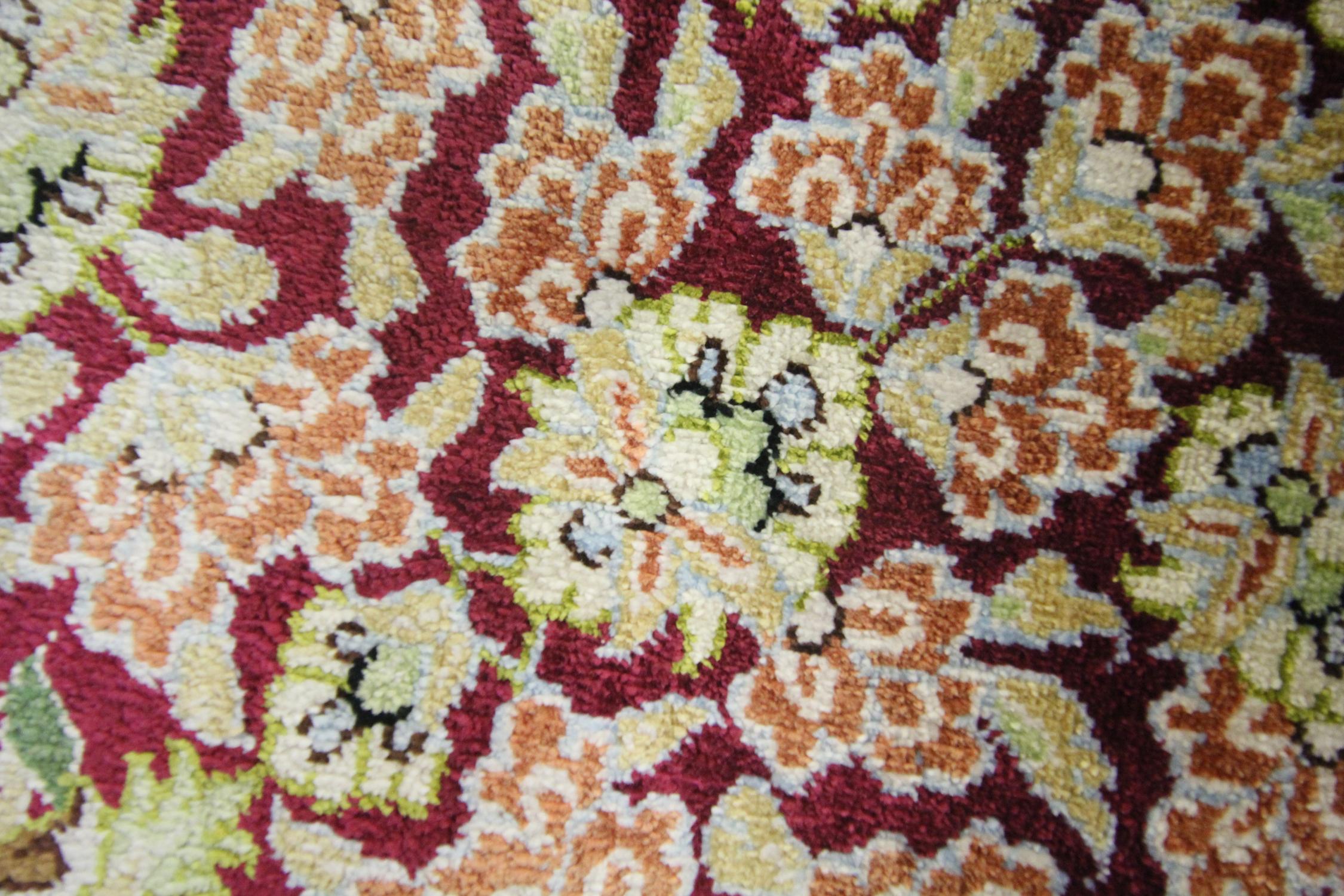 Small Square Rug Silk Handmade Carpet, Oriental Red Cream Wool Rug In Excellent Condition For Sale In Hampshire, GB