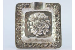 Small square-shaped silver ashtray with flower reliefs