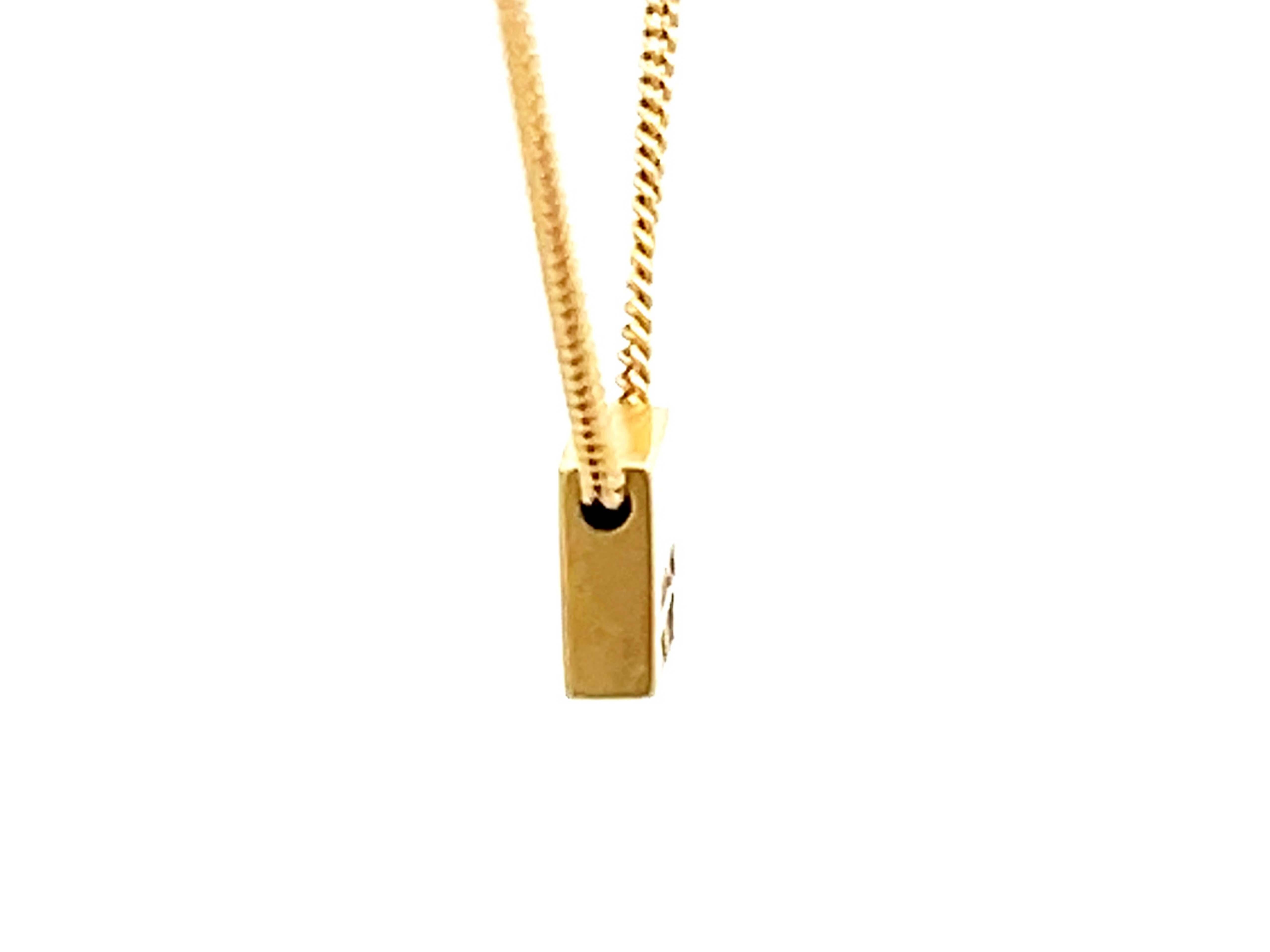 Small Square Single Diamond Necklace in 18k Yellow Gold In Excellent Condition For Sale In Honolulu, HI
