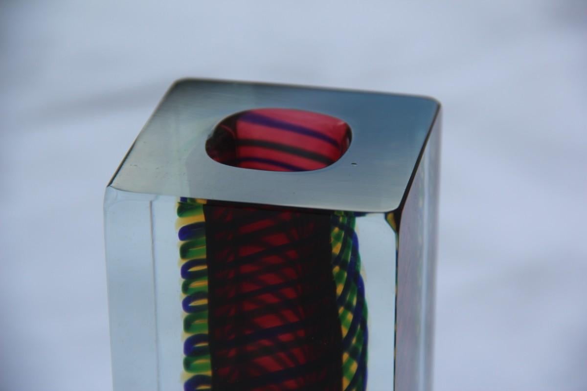 italien Petit carré massif  Vase en verre de Murano intérieur, couleurs verte, jaune et rouge, années 1960 en vente