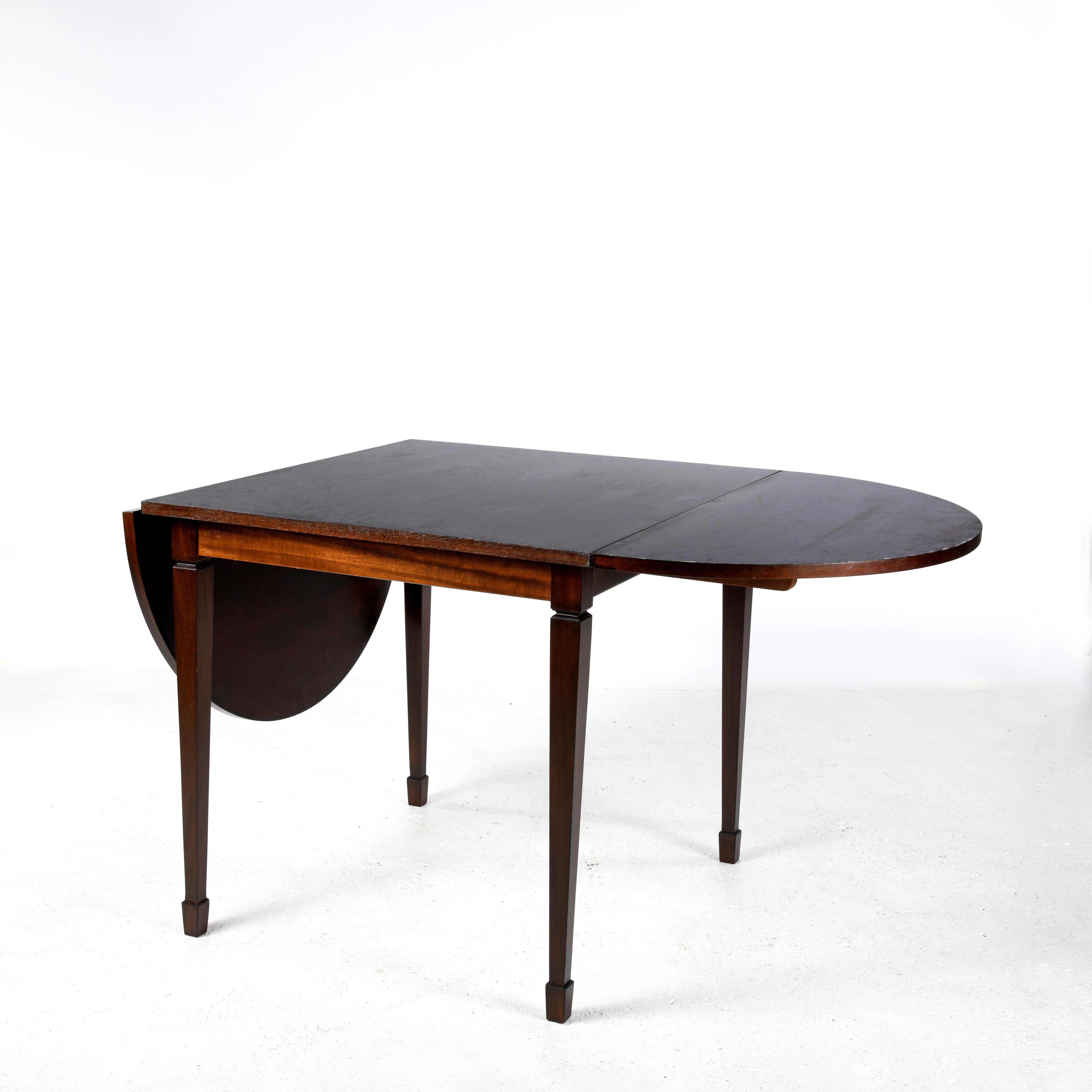 Mid-Century Modern Small square table with two rounded extensions forming an oval table For Sale