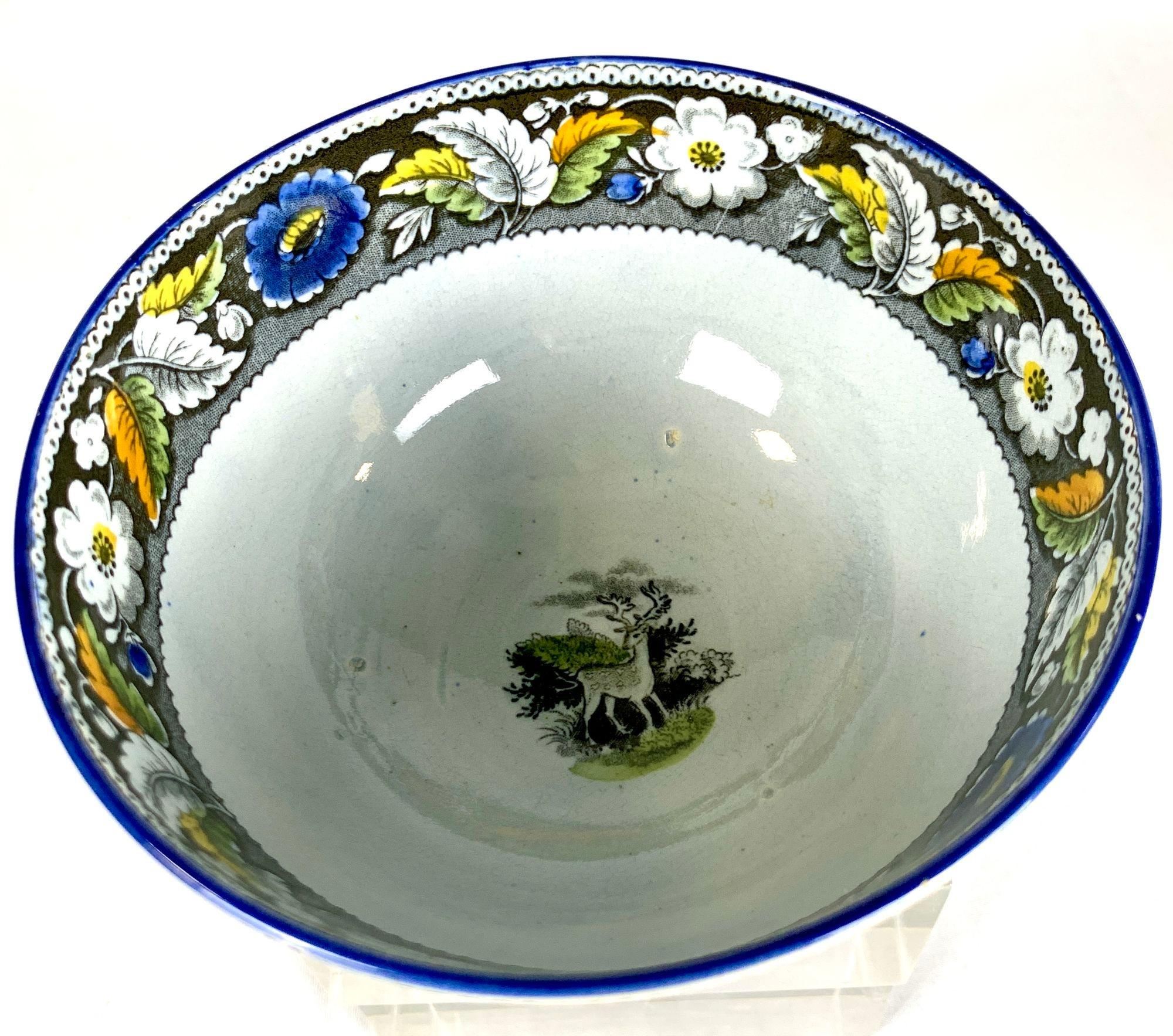 Small Staffordshire Bowl Pearlware Showing a Deer England Circa 1820 In Excellent Condition For Sale In Katonah, NY