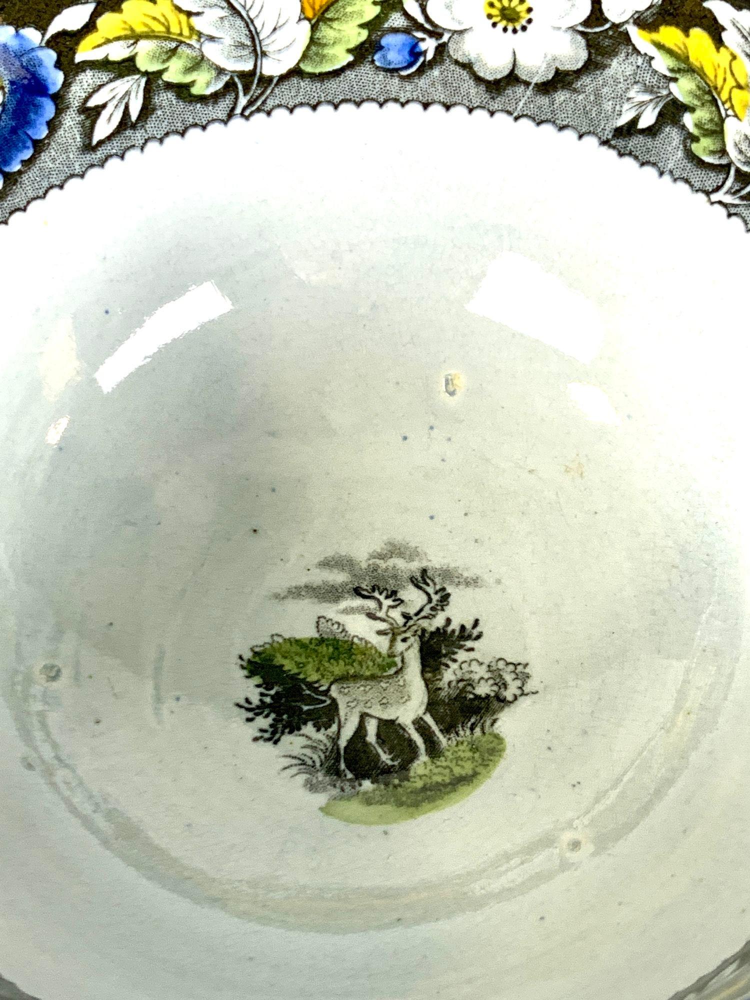 Kleine Staffordshire Schale Perlenware mit einem Hirsch England CIRCA 1820 (19. Jahrhundert) im Angebot