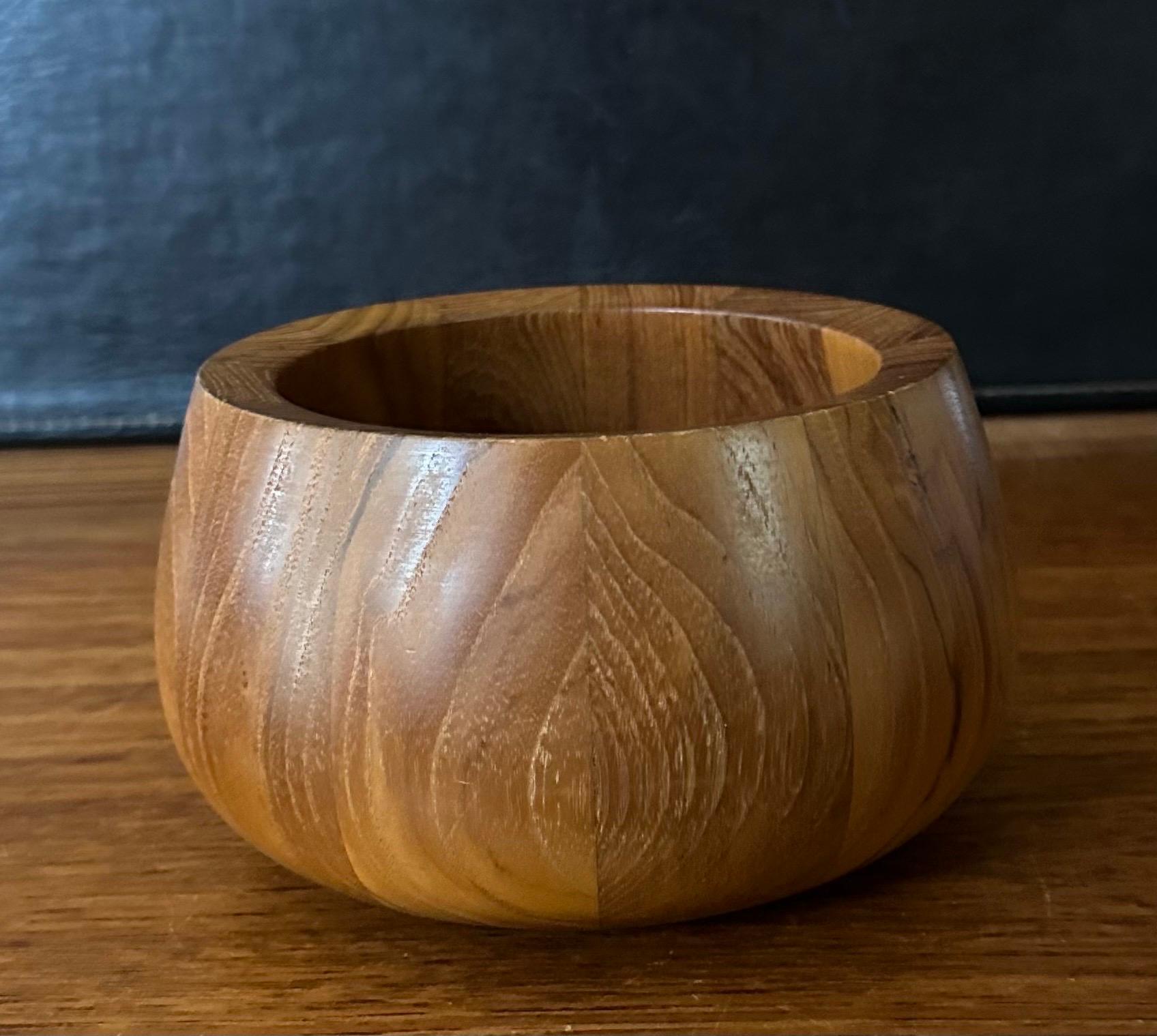 Small Staved Teak Bowl by Jens Quistgaard for Dansk In Good Condition For Sale In San Diego, CA