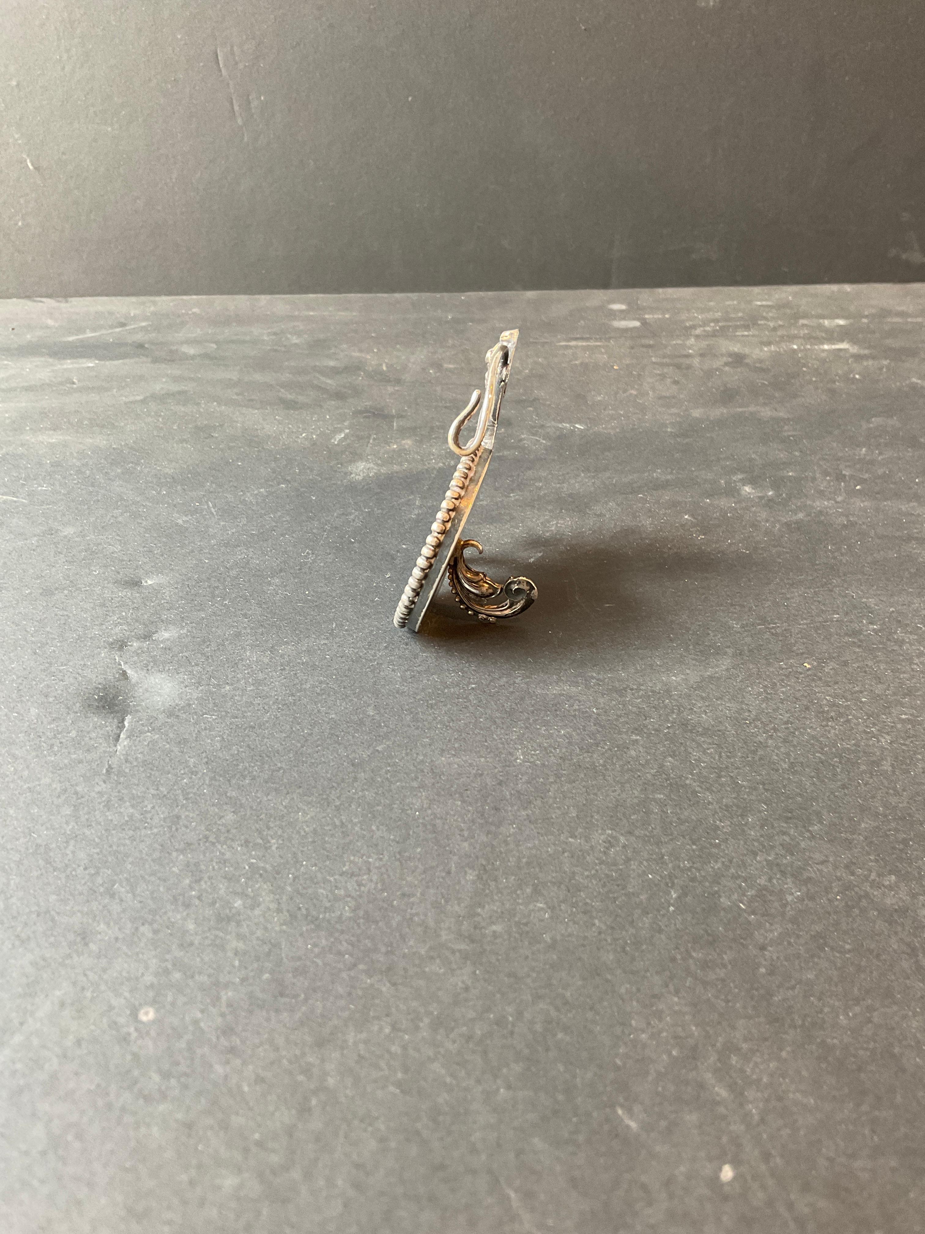 Metà XX secolo Cornice circolare a forma di cherubino in argento in vendita