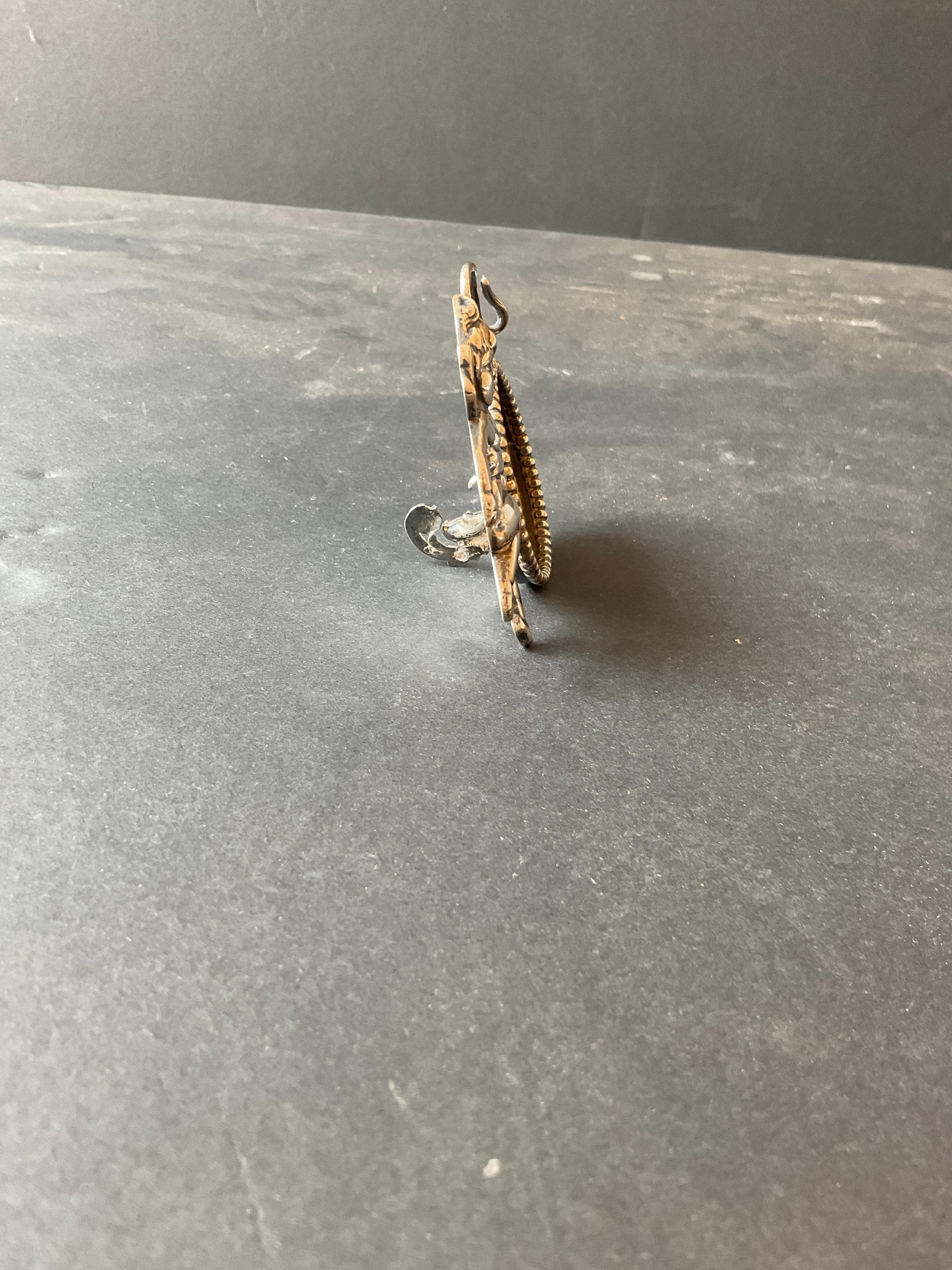 Cornice circolare a forma di cherubino in argento in vendita 1