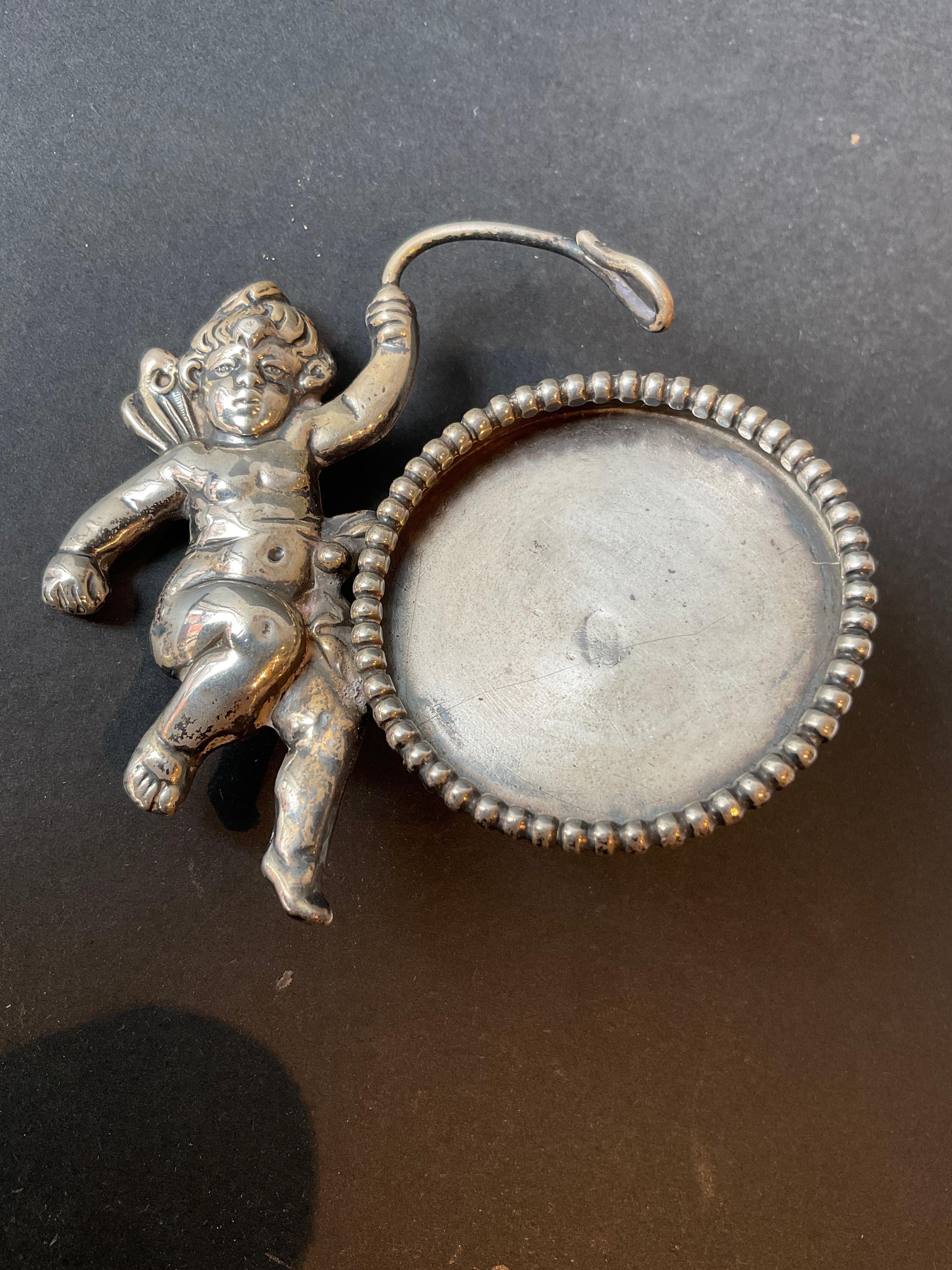 Cornice circolare a forma di cherubino in argento in vendita 3