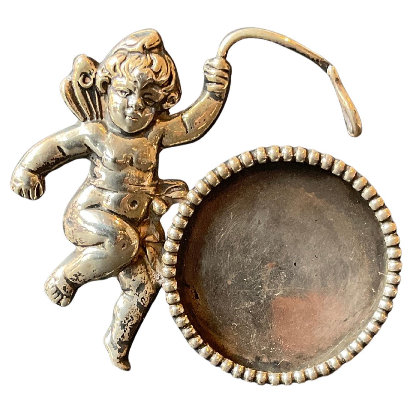 Cornice circolare a forma di cherubino in argento in vendita