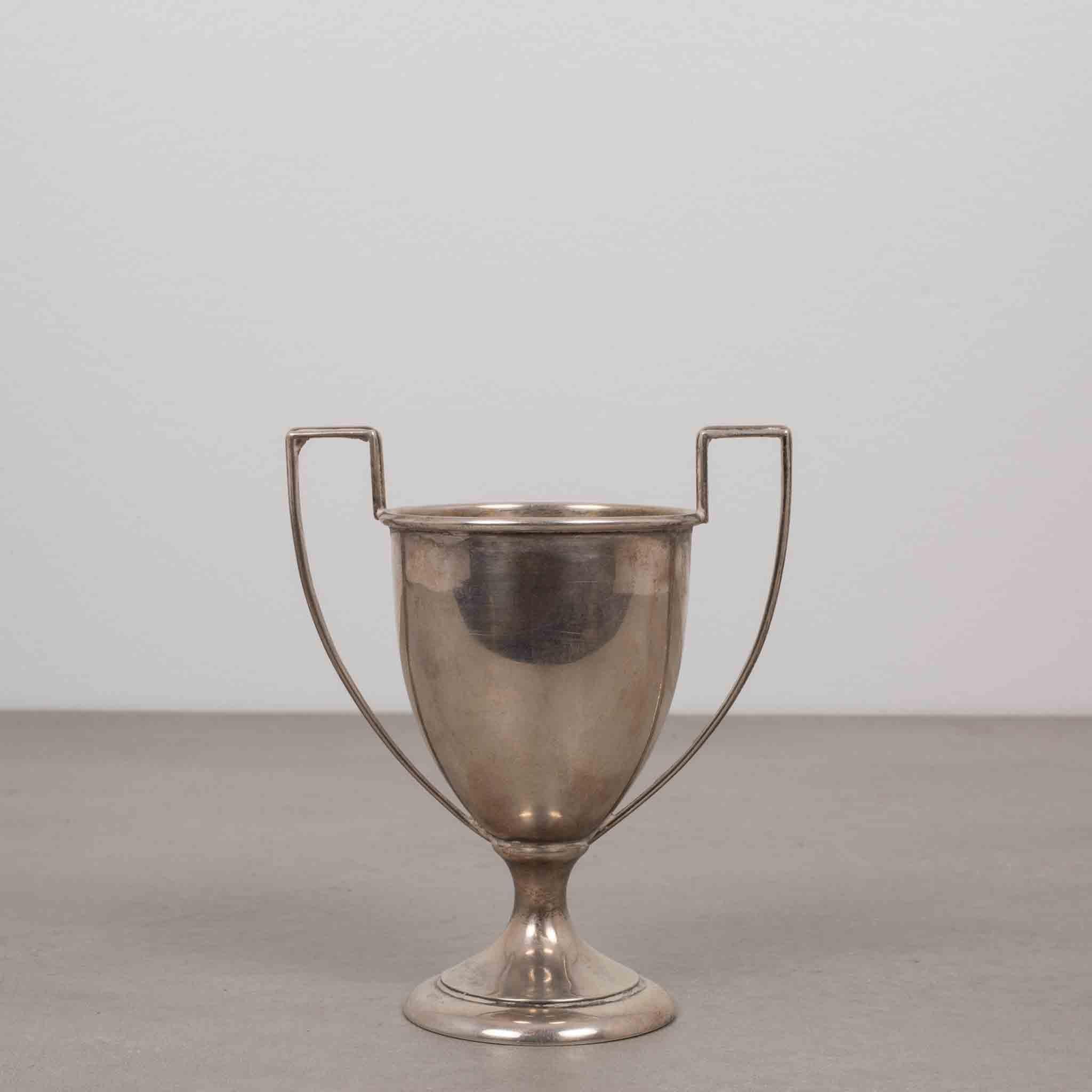 Small Sterling Silver Overbrook Golf Loving Cup Trophy, 1914 In Excellent Condition In San Francisco, CA