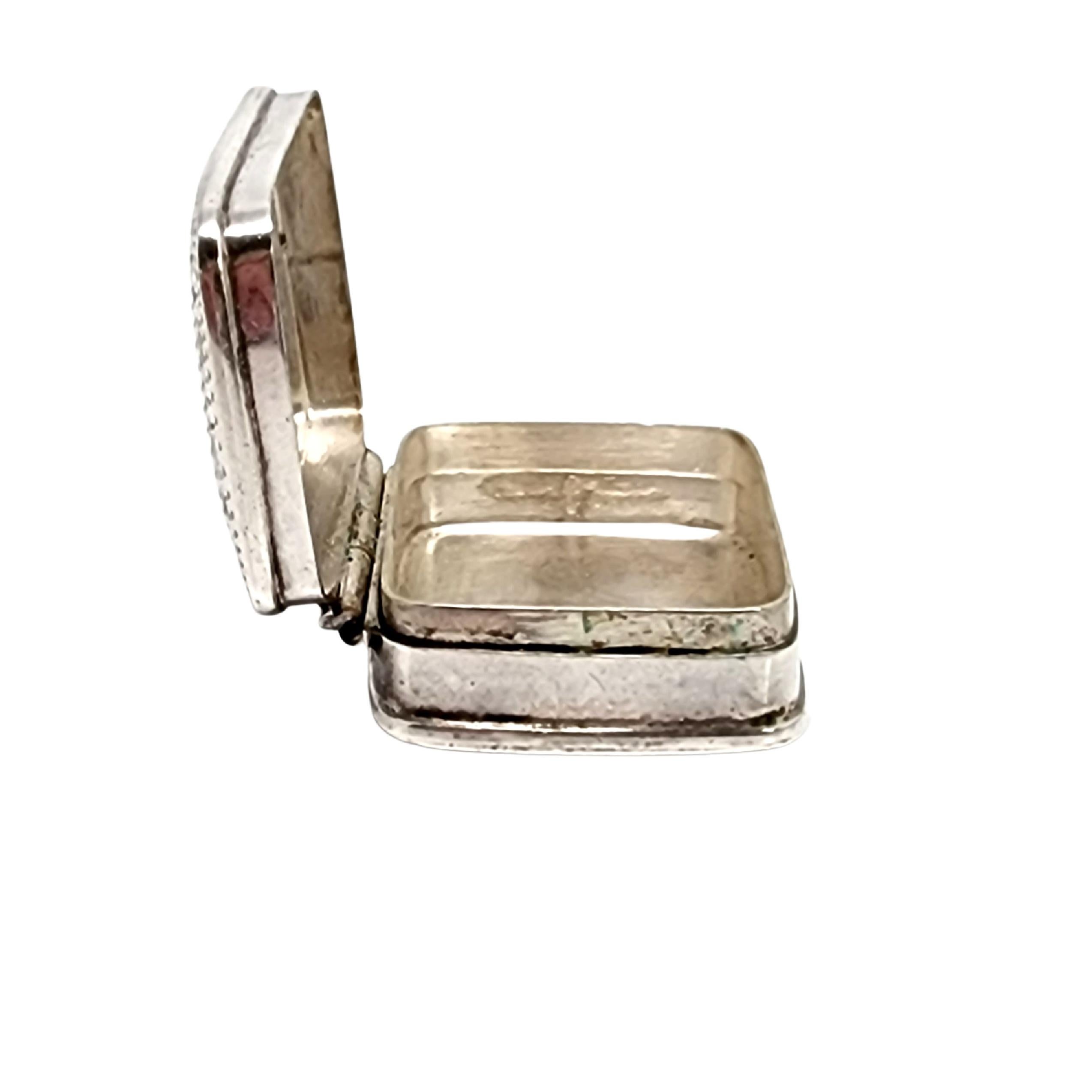 Sterling silver rectangular trinket/pill box.

This is a beautiful example of the small decorative boxes used to carry pills or snuff. Hinged lid. Etched frame design on lid.

Measures 1 3/8