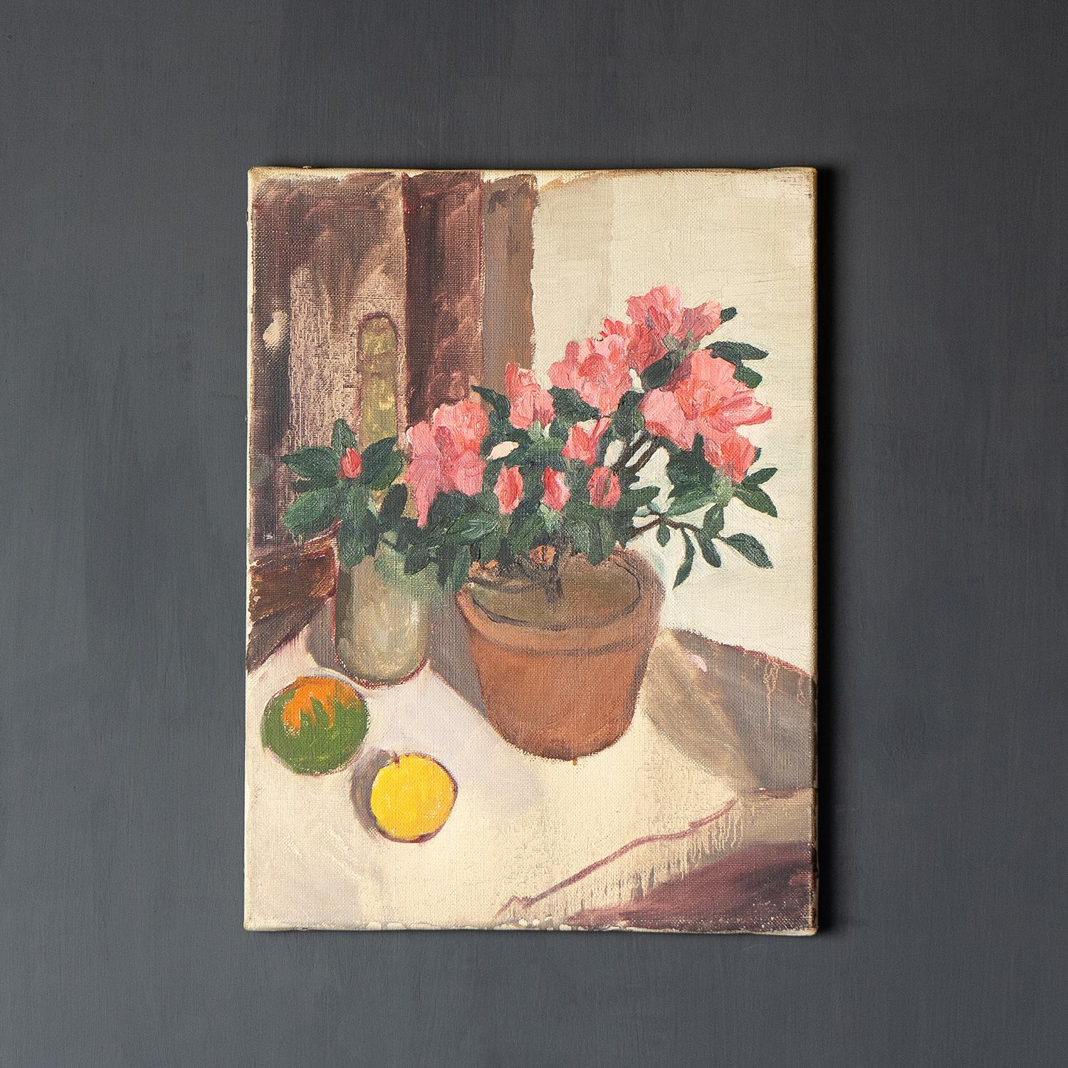 ORIGINAL VINTAGE OIL PAINTING
Depicting a pot of pink flowers on a kitchen table with a fringed tablecloth alongside a glass bottle, a lemon and a wonderfully captured orange.

Unsigned but painted in a confident expressionist style.

Dating from
