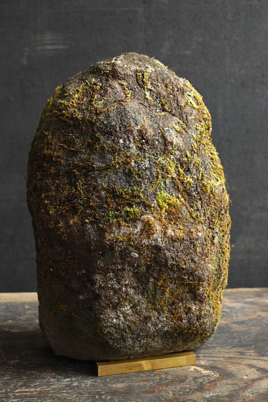 Small stone Buddha made in the Edo period in Japan/18th to 19th century 4