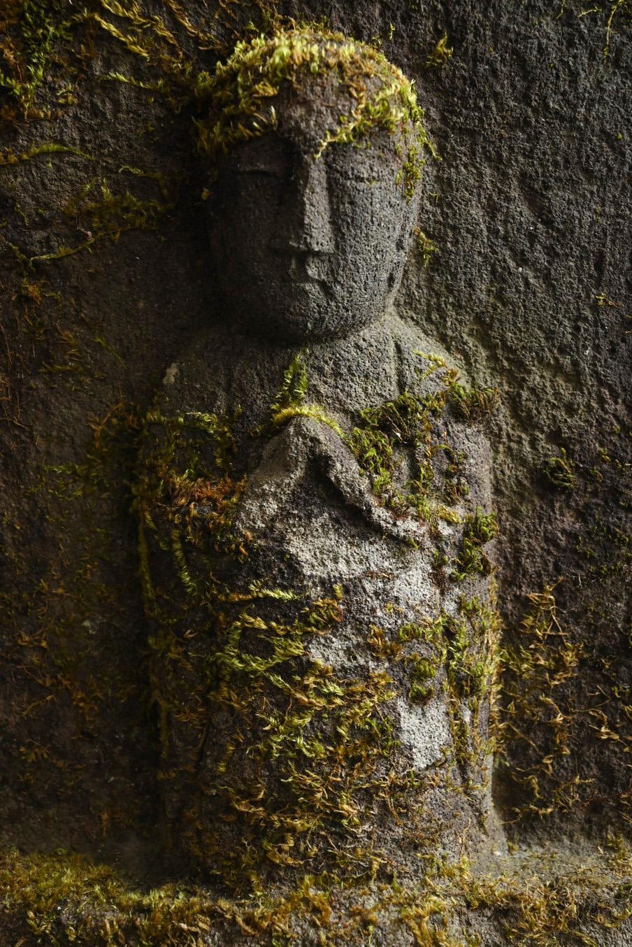 Small stone Buddha made in the Edo period in Japan/18th to 19th century In Good Condition In Sammu-shi, Chiba