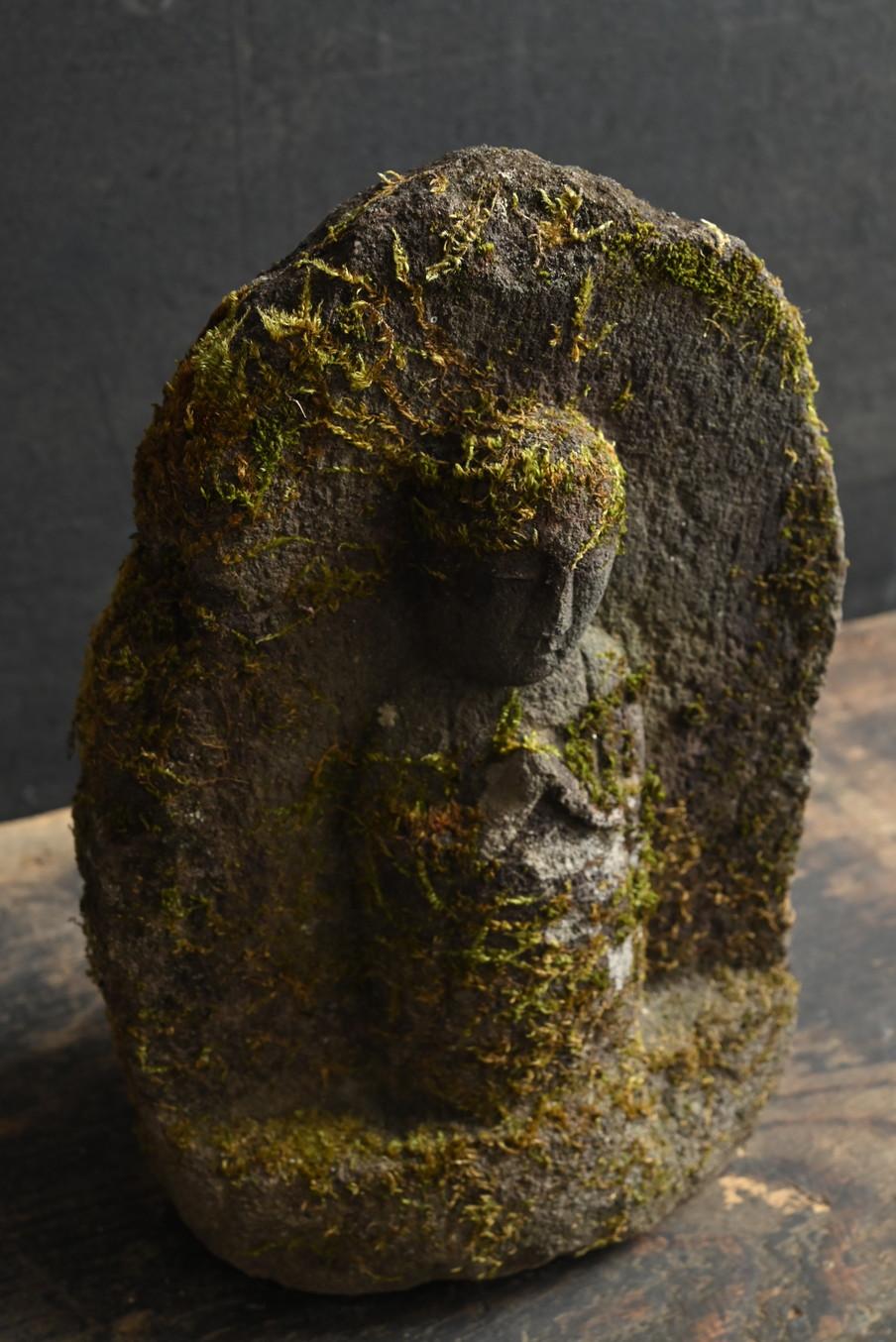 Small stone Buddha made in the Edo period in Japan/18th to 19th century 1