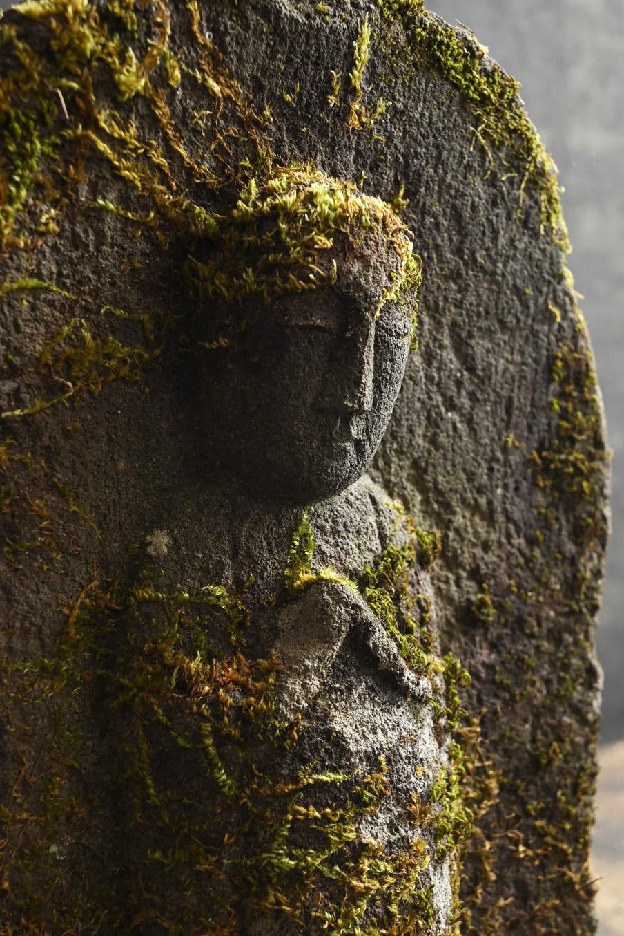 Small stone Buddha made in the Edo period in Japan/18th to 19th century 2