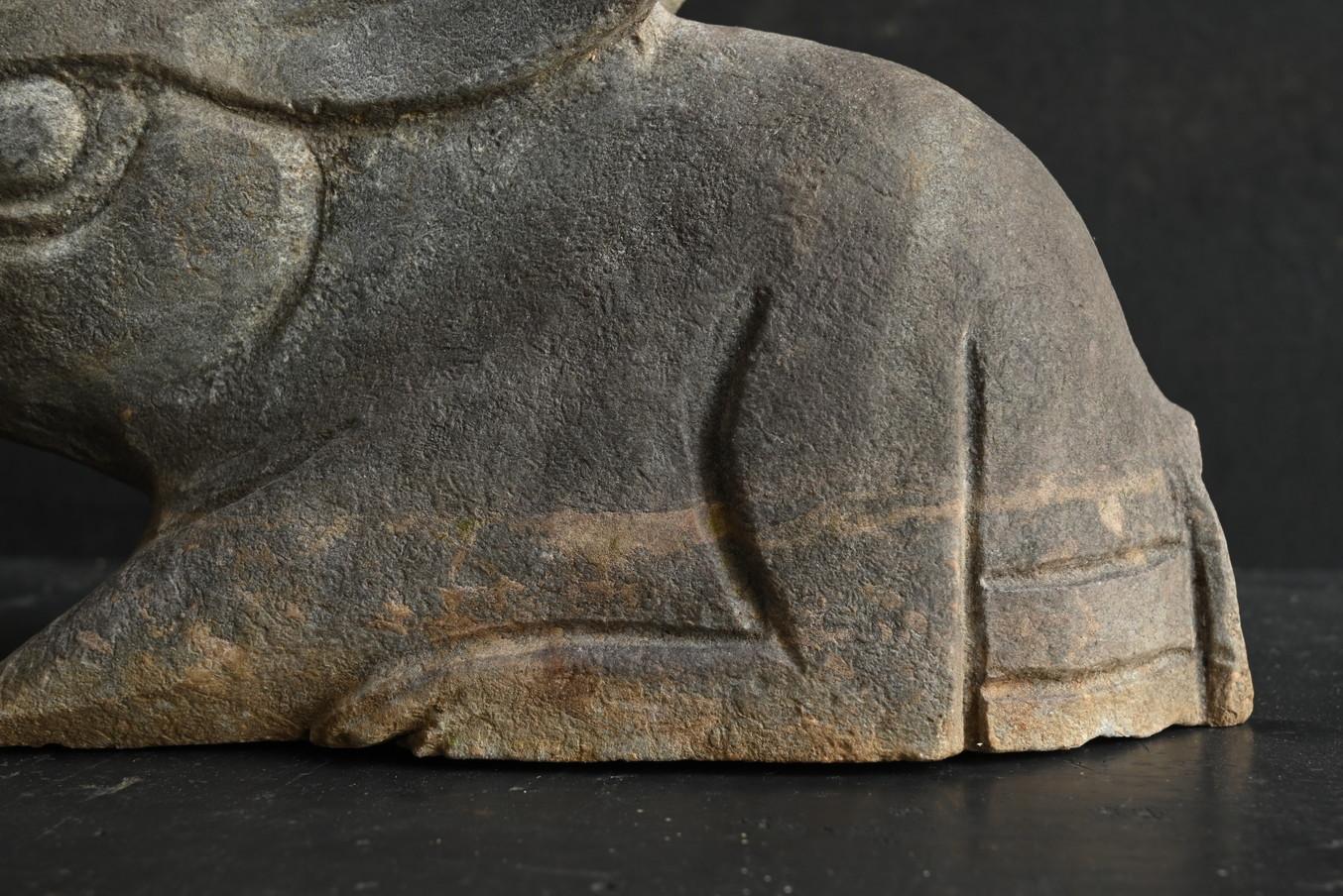 Small stone carved rabbit statue / 19th-mid 20th century / Around Korea For Sale 4