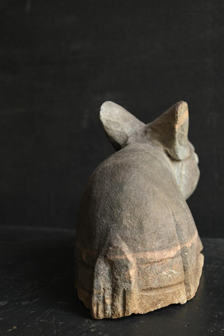 Small stone carved rabbit statue / 19th-mid 20th century / Around Korea For Sale 5