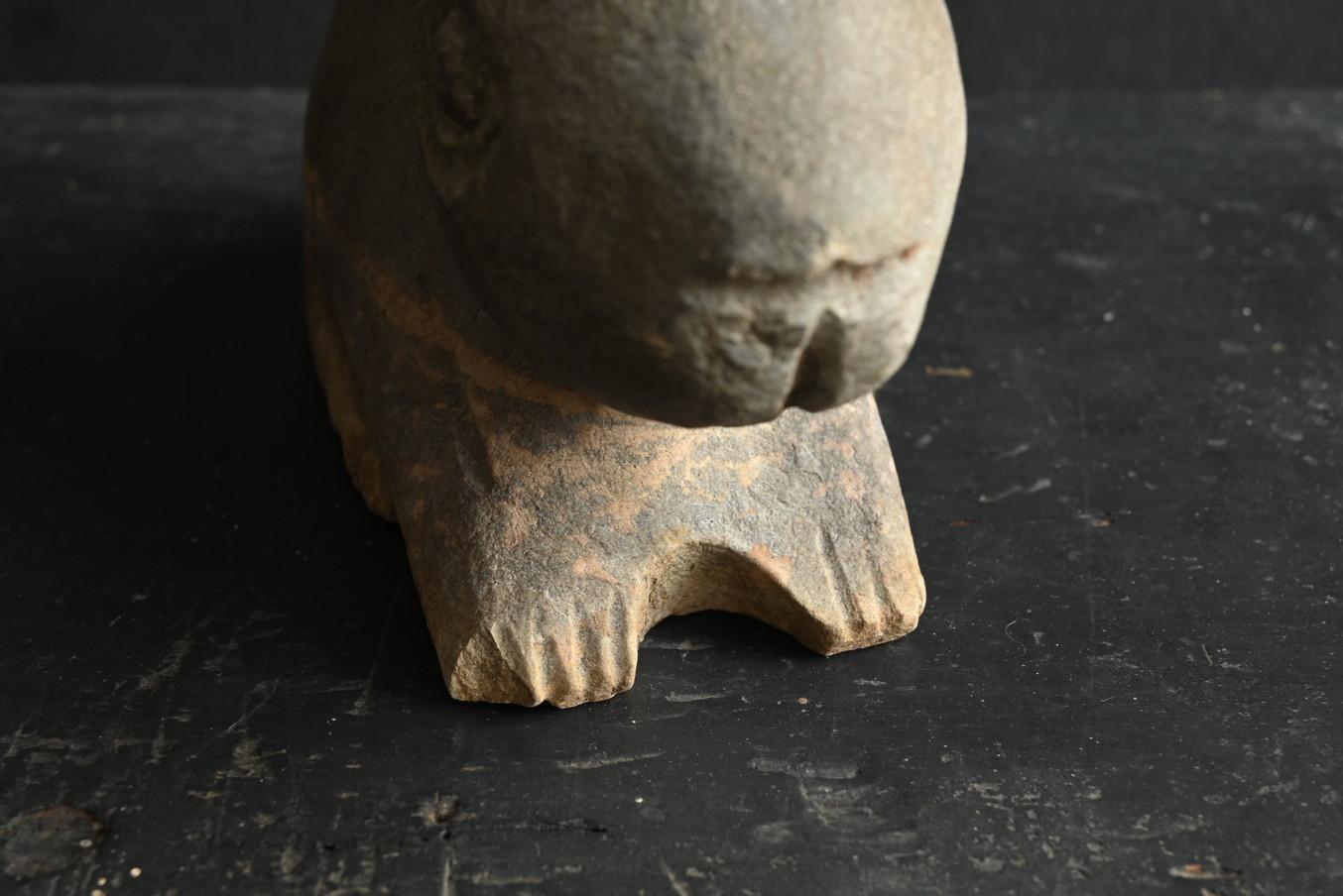 Small stone carved rabbit statue / 19th-mid 20th century / Around Korea For Sale 6